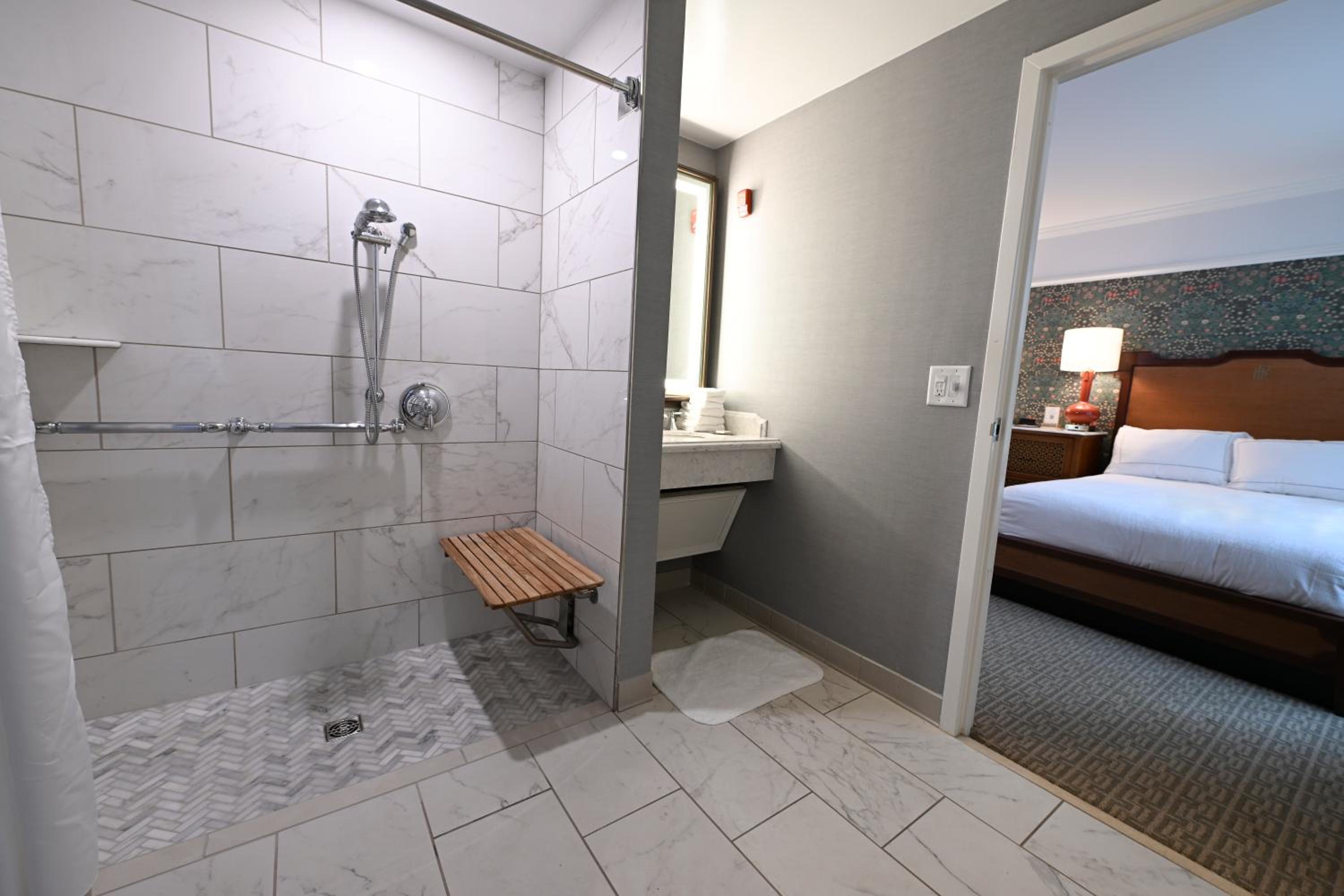 King Junior Suite with Roll-In Shower - Accessible
