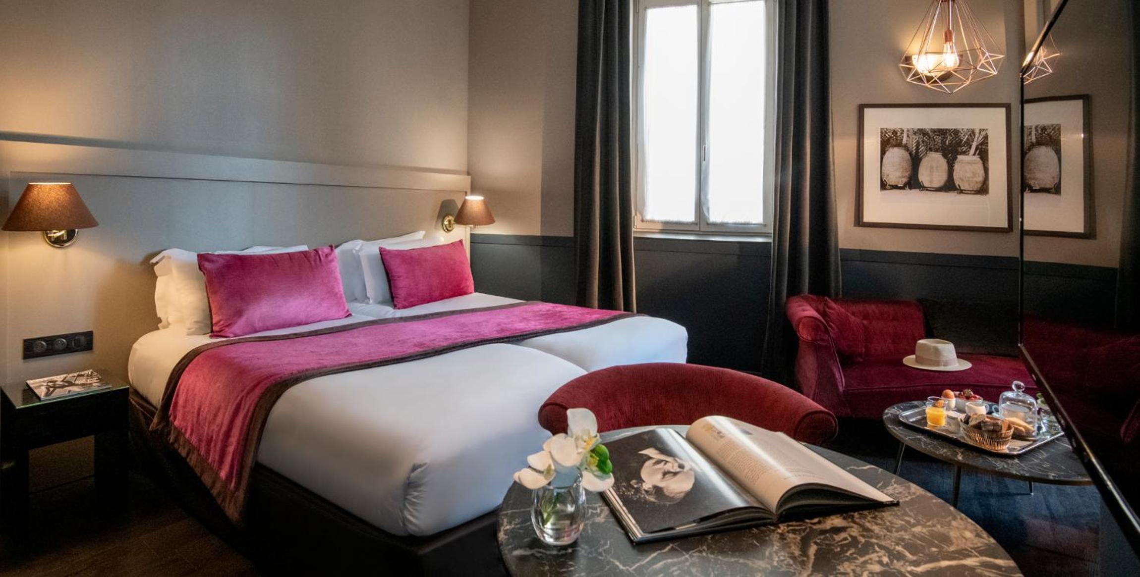 Queen Junior Suite with Balcony - Non-Smoking