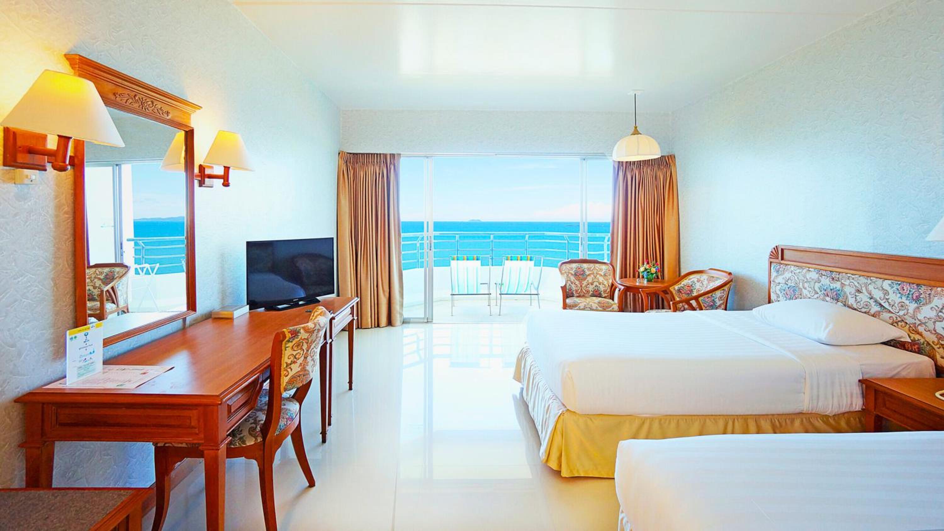 Deluxe Ocean View with high floor Tower Wing with Water Park Access