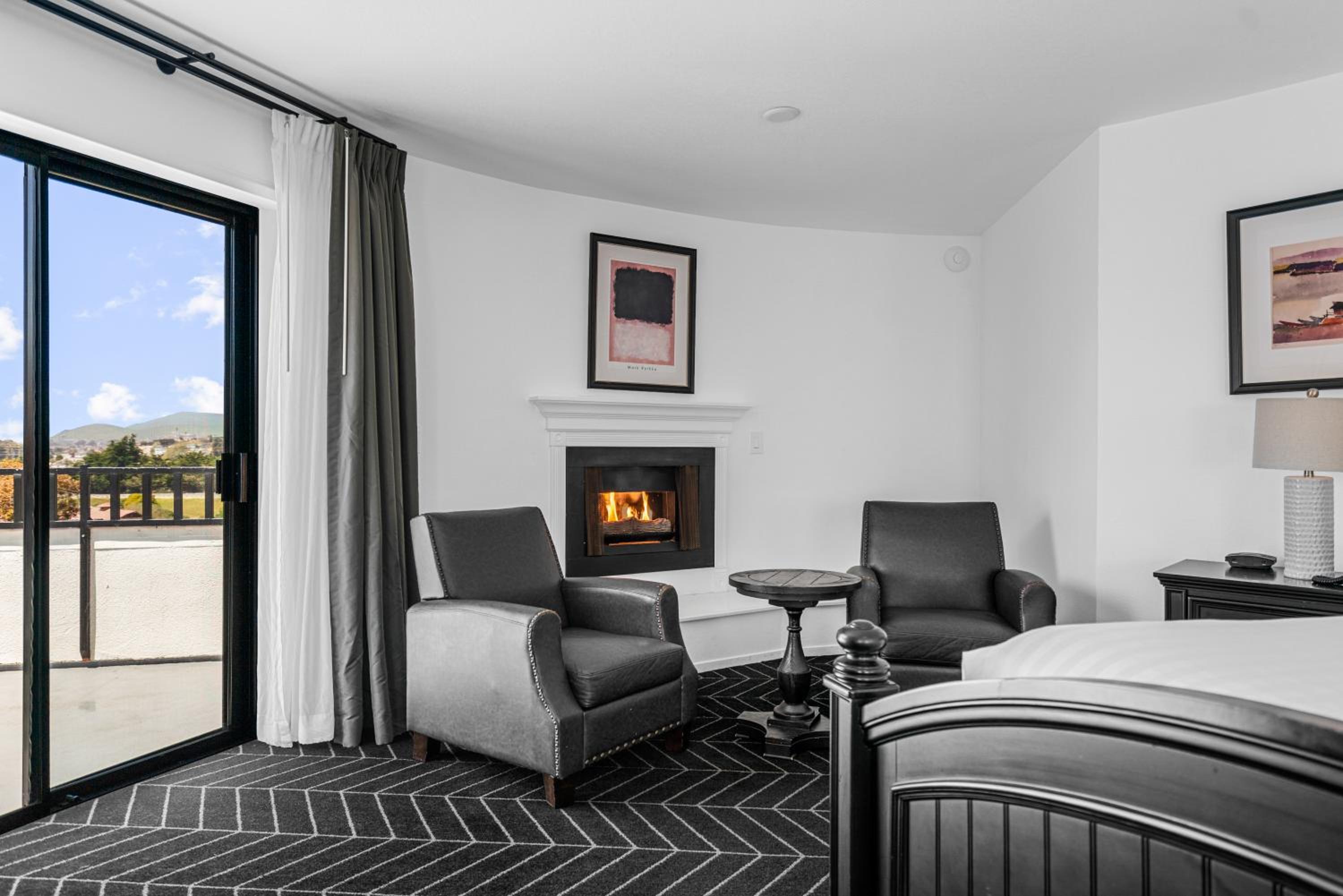 Penthouse Suite, 1 King Bed, Fireplace & Patio, Non-Smoking