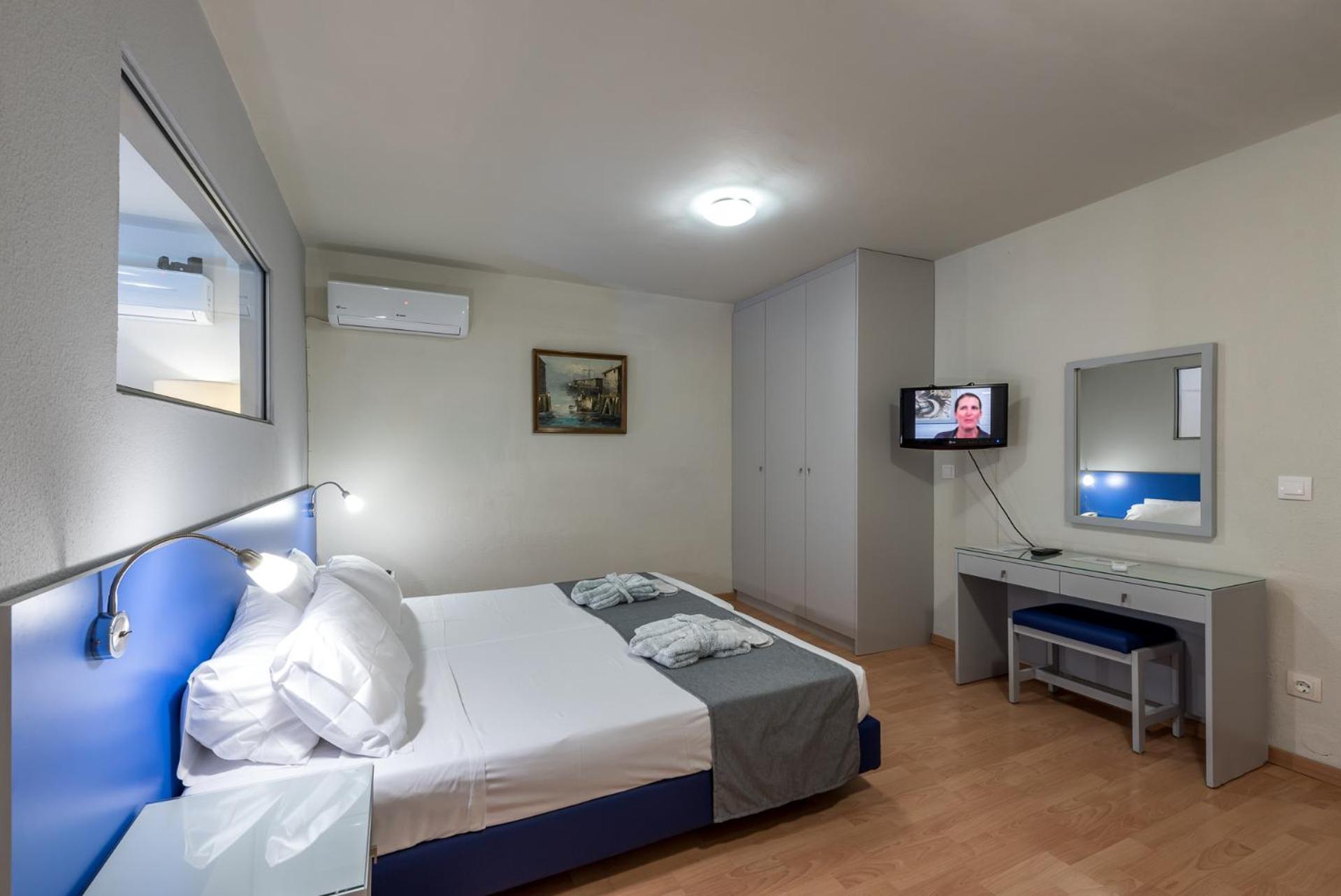 One-Bedroom Apartment Ground Floor (1-3 Adults)