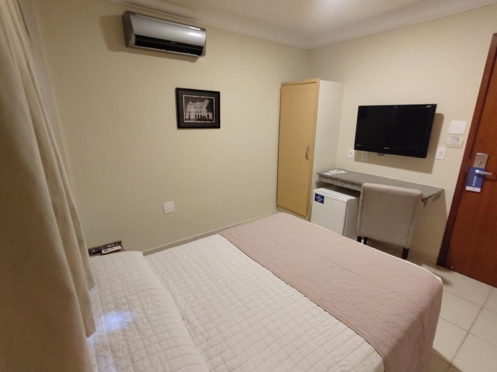 Standard Casal Banheiro Externo