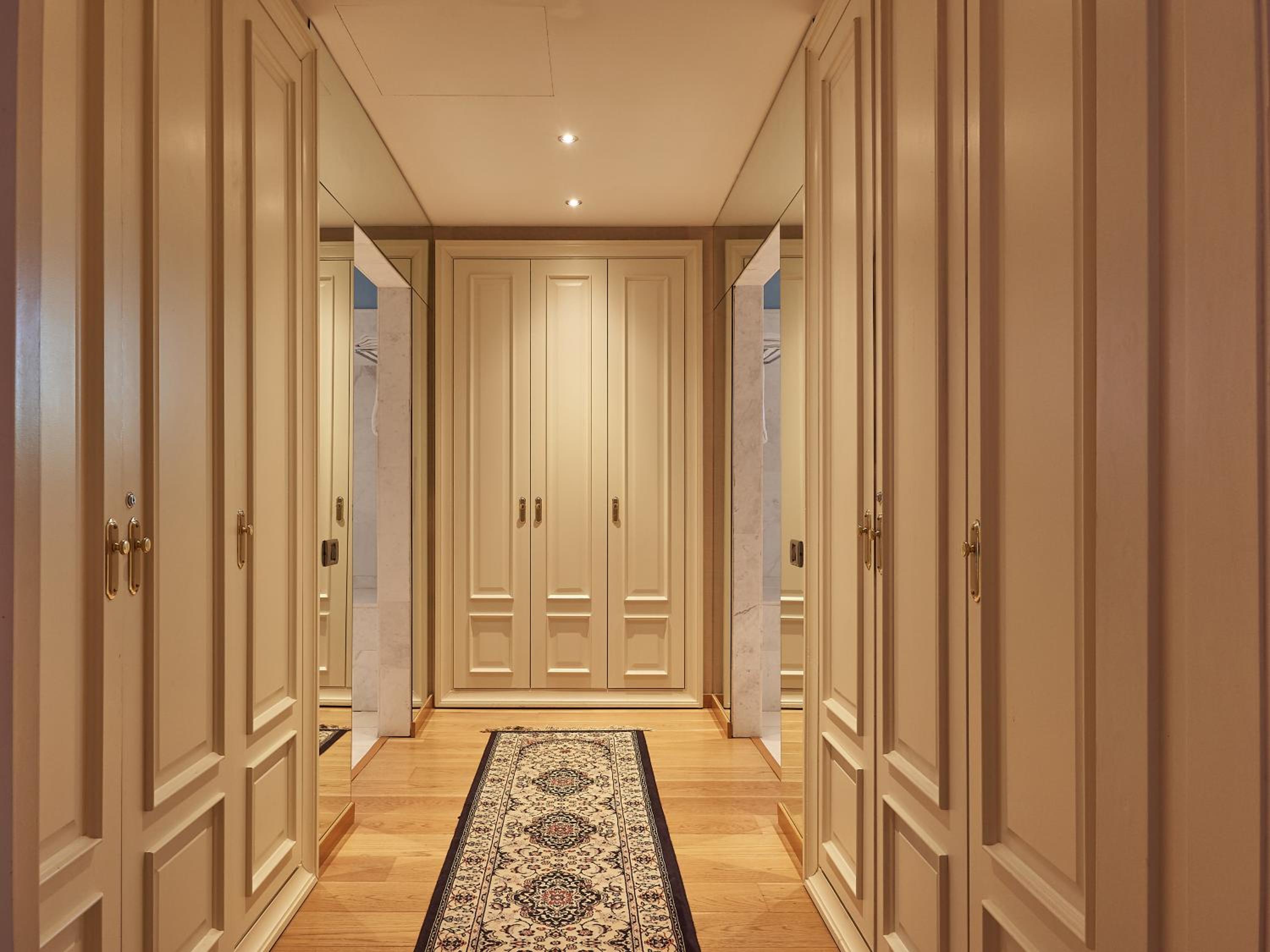 Master Suite with Spa Bath