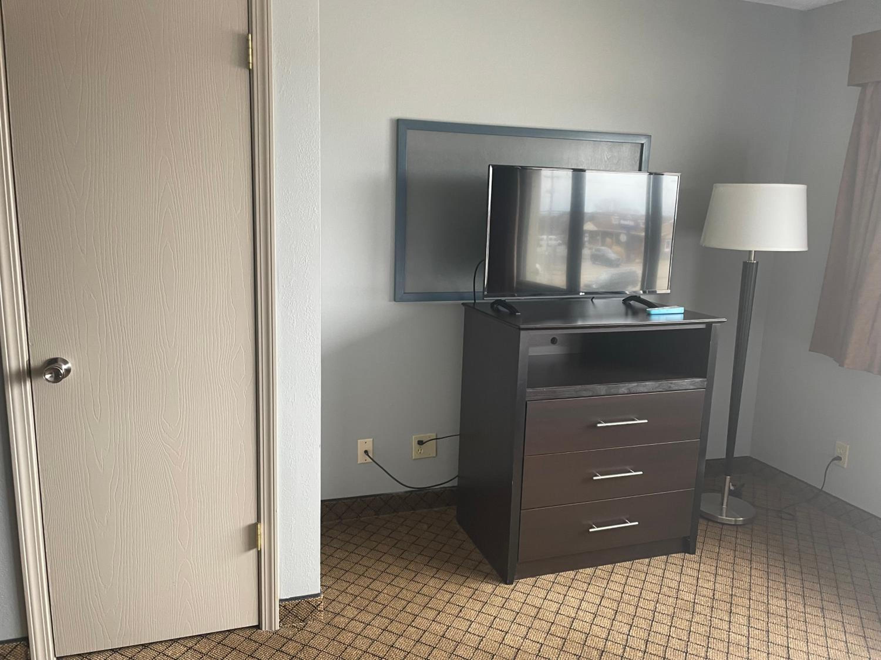 One-Bedroom King Suite - Non-Smoking