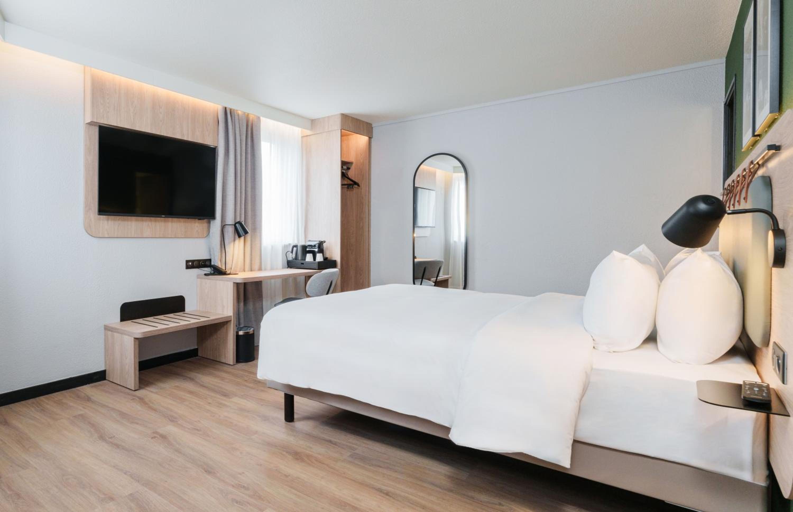 Superior Room - 1 King Bed