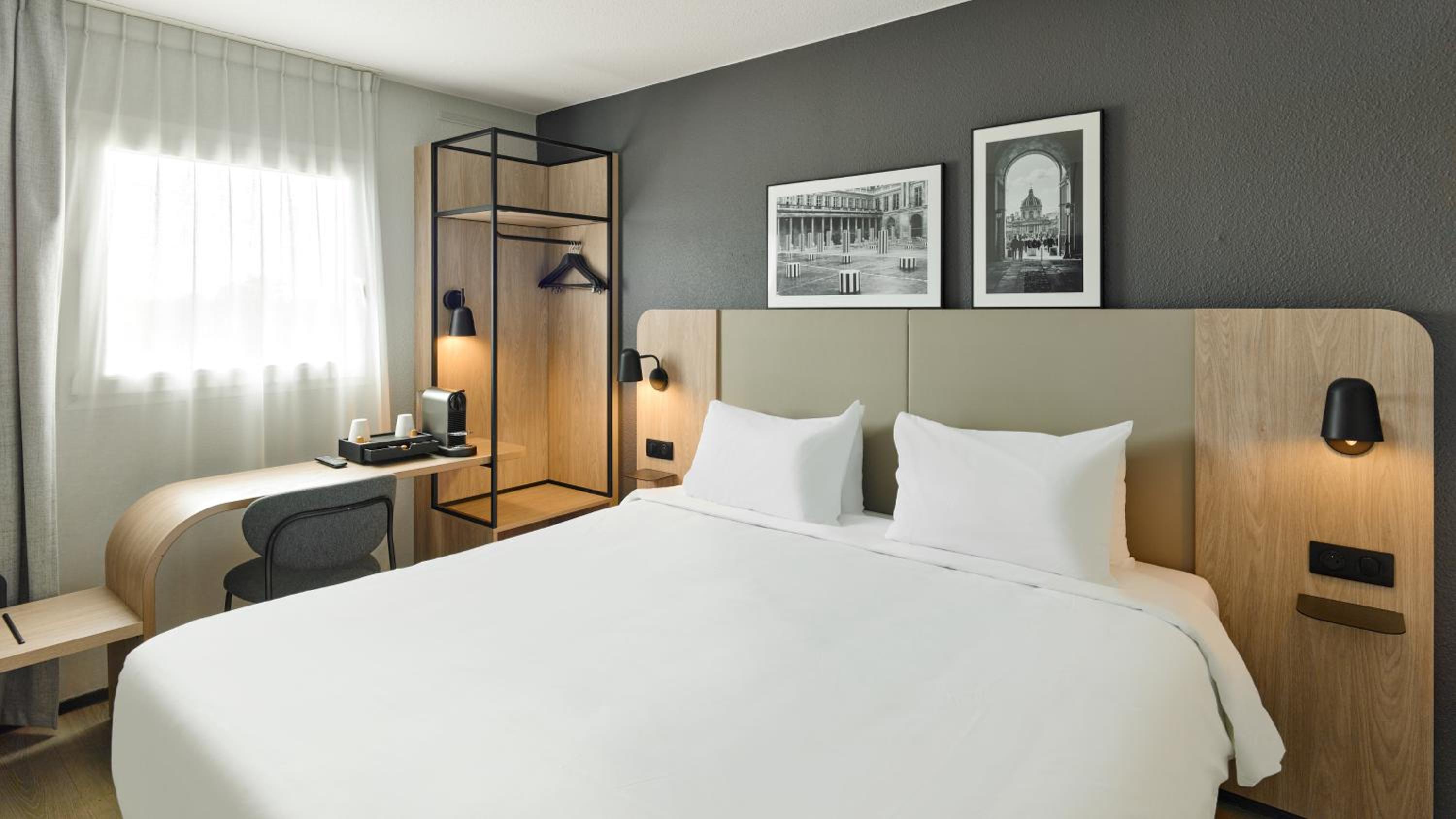 Superior Room - 1 King Bed