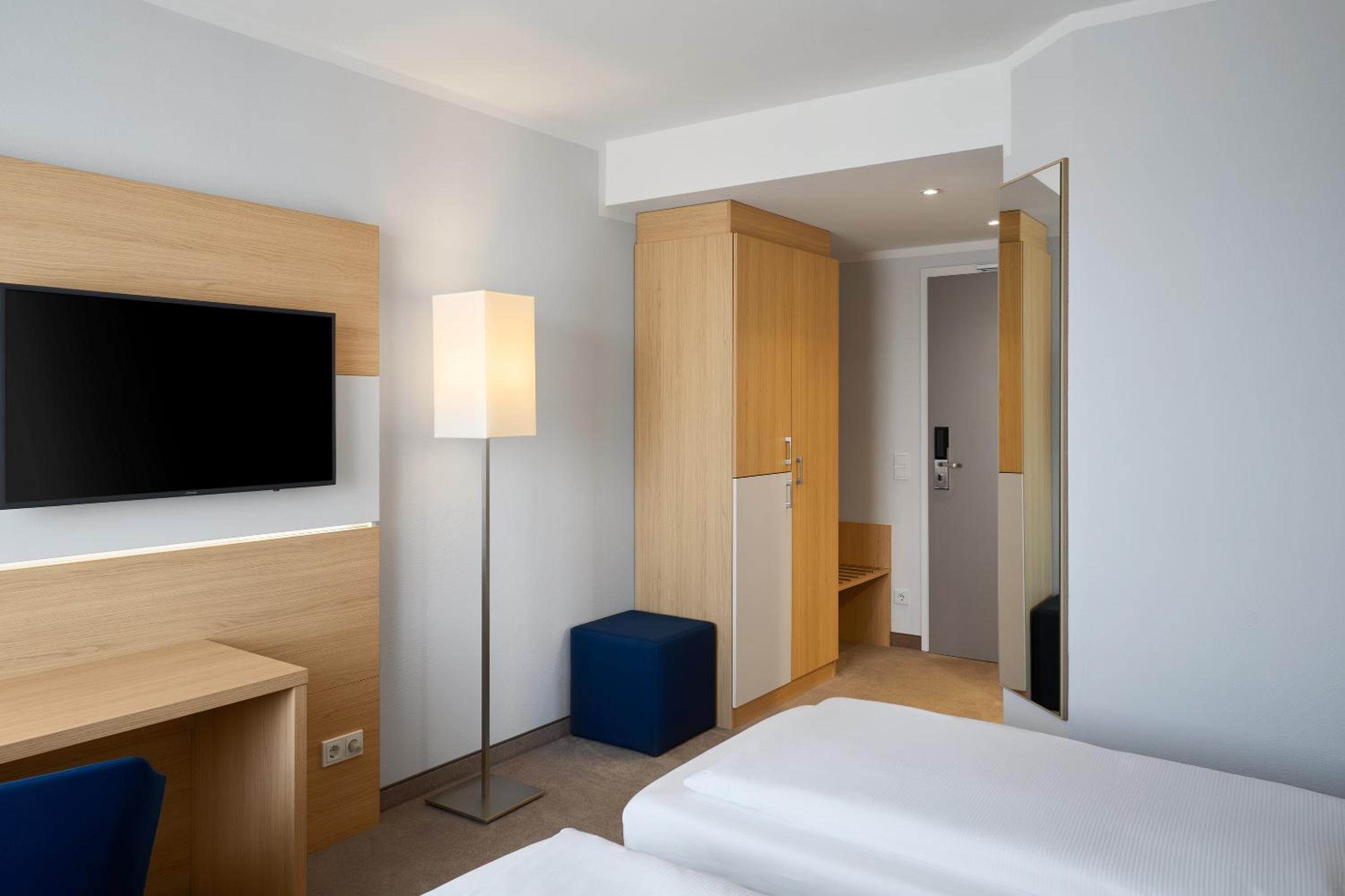 Standard Twin Room with Two Twin Beds and Street View