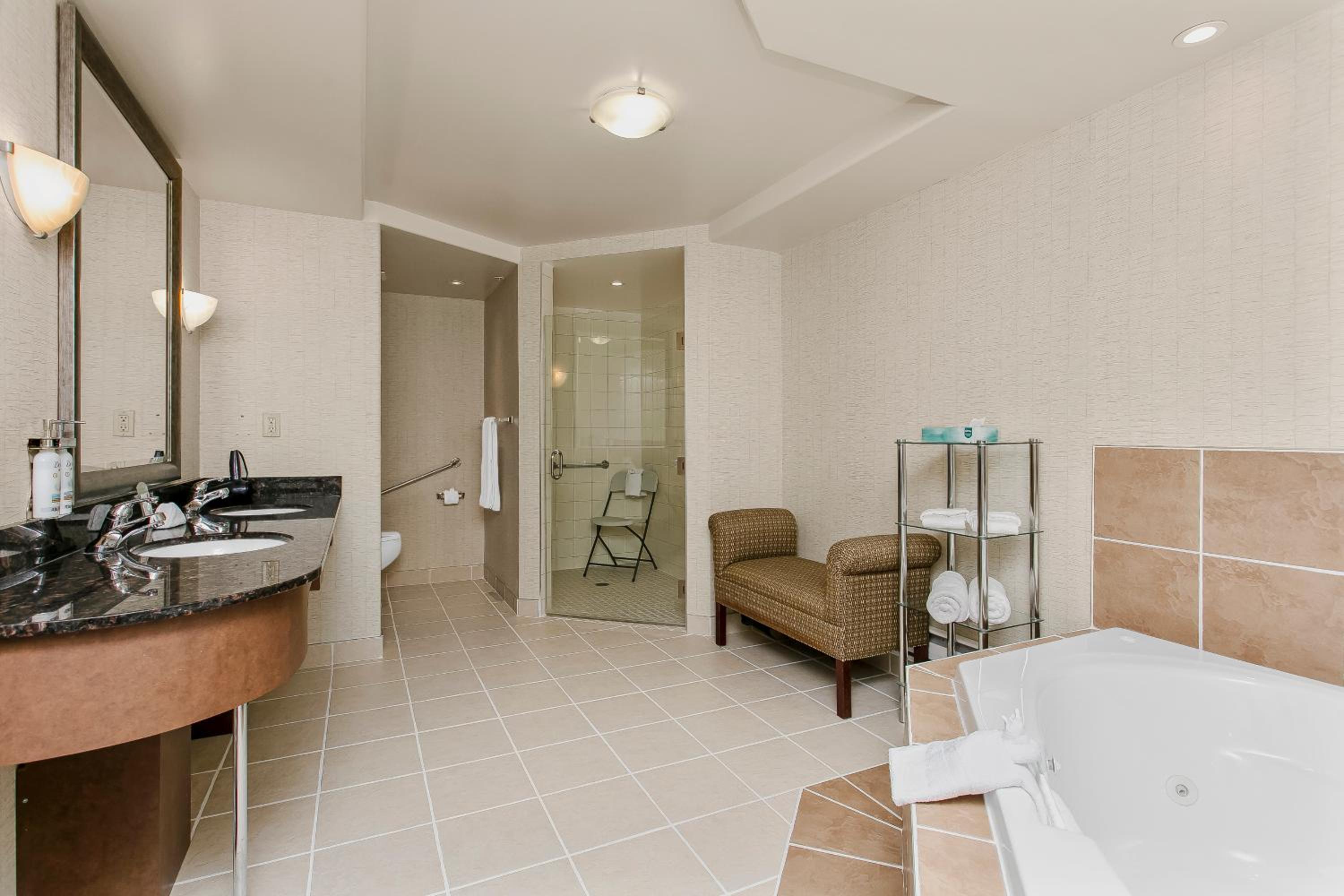 King Suite - Communication Accessible