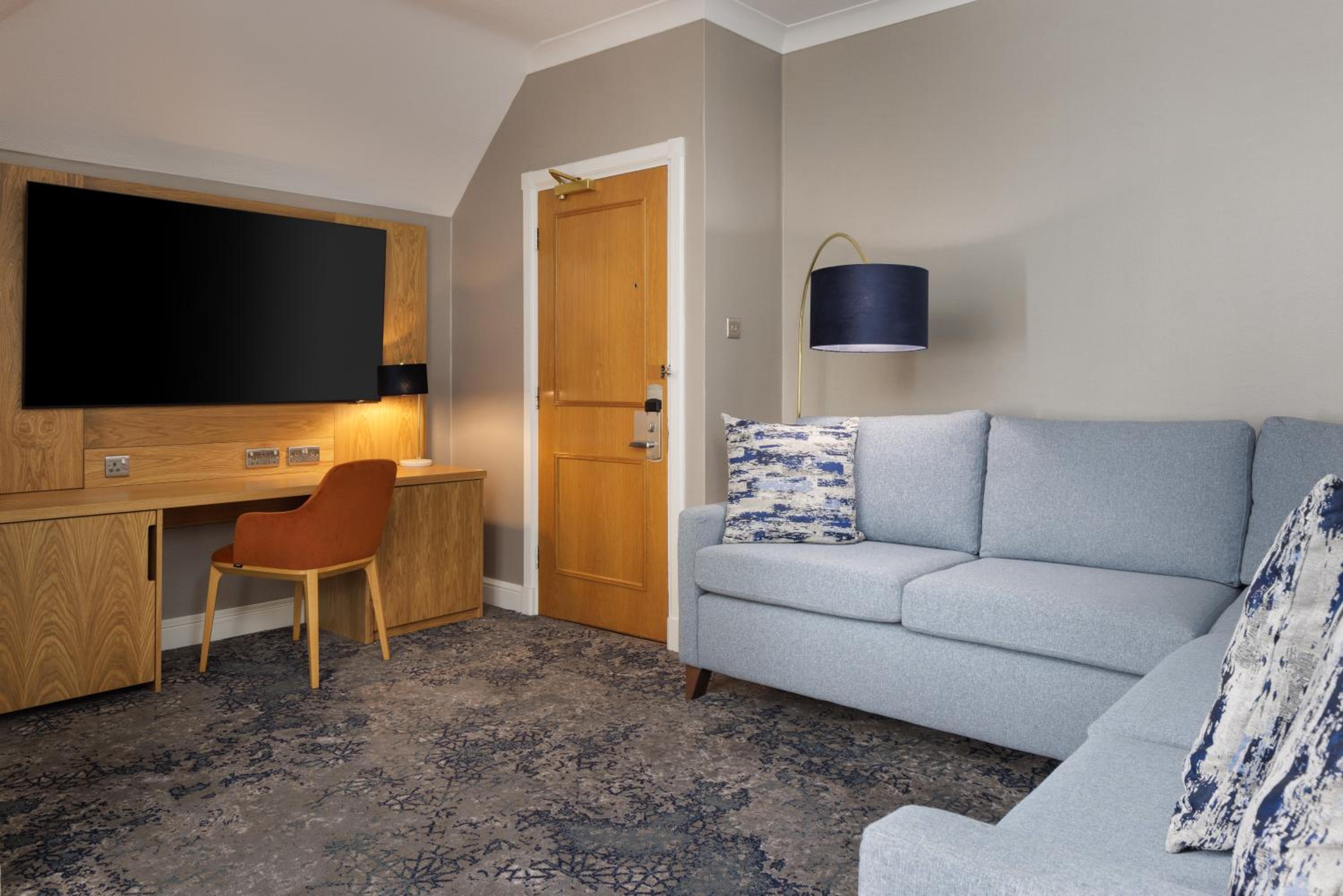 Hilton King Suite with Sofa Bed