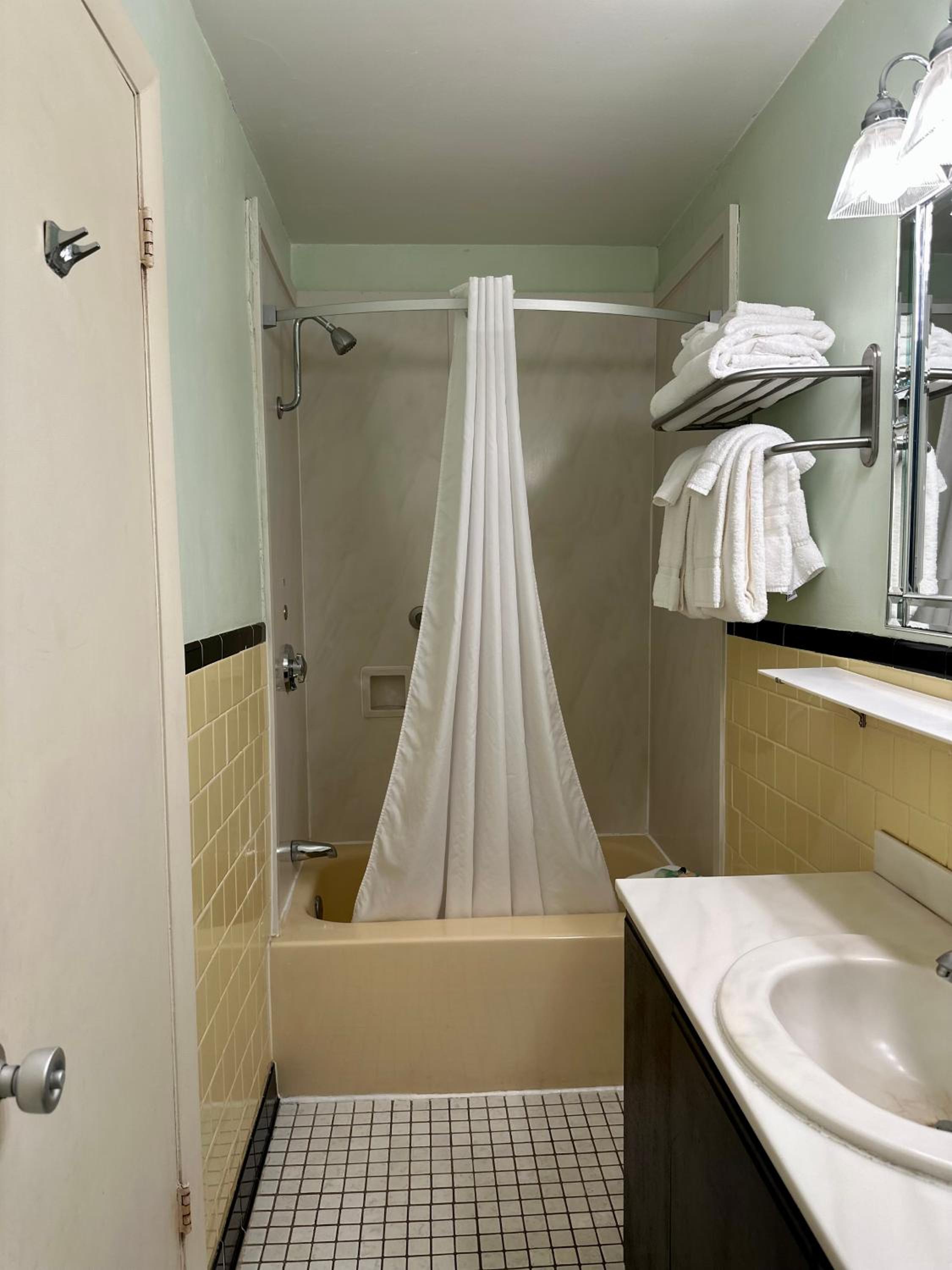 Economy 1 Queen Room Updated Bathroom