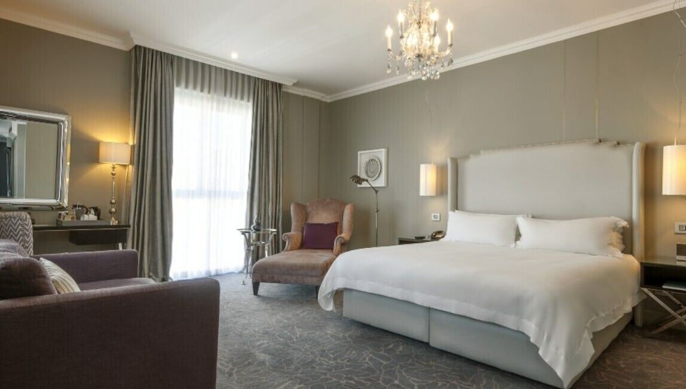 Premium Room, 1 King Bed, Mountain View