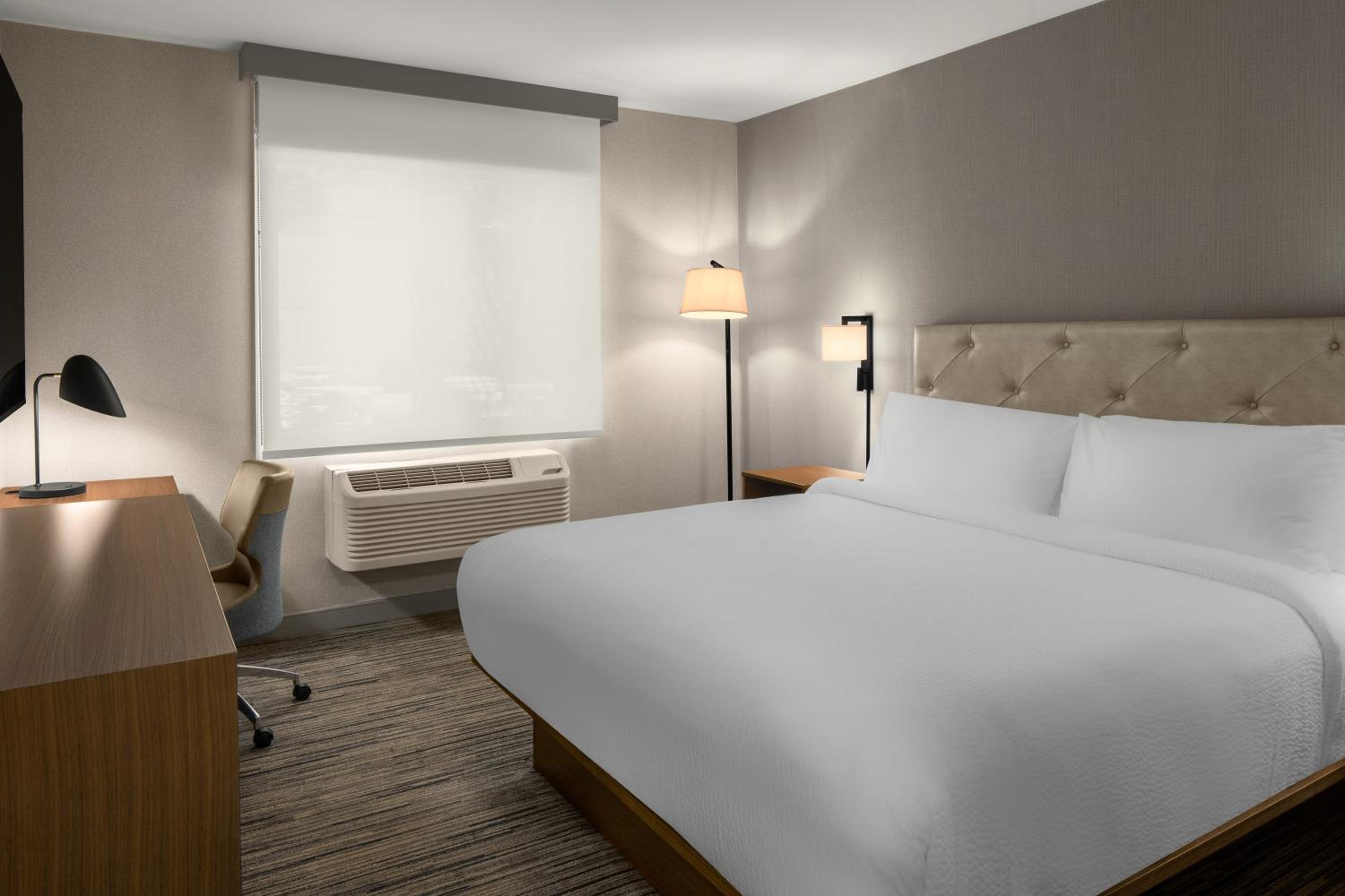 King Room with Adapted Tub - Mobility and Hearing Accessible