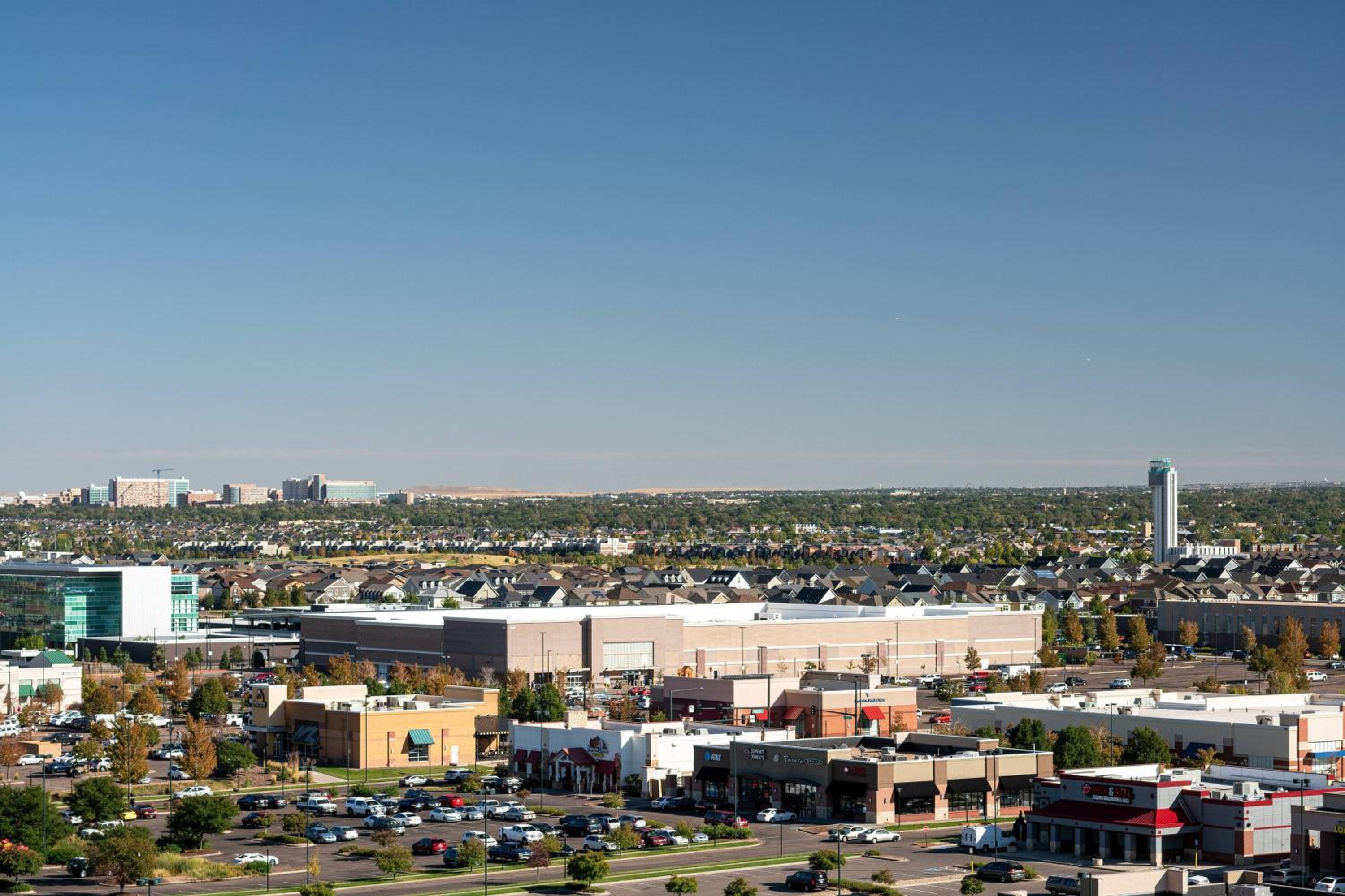 Queen Room with City View - High Floor/Club Level