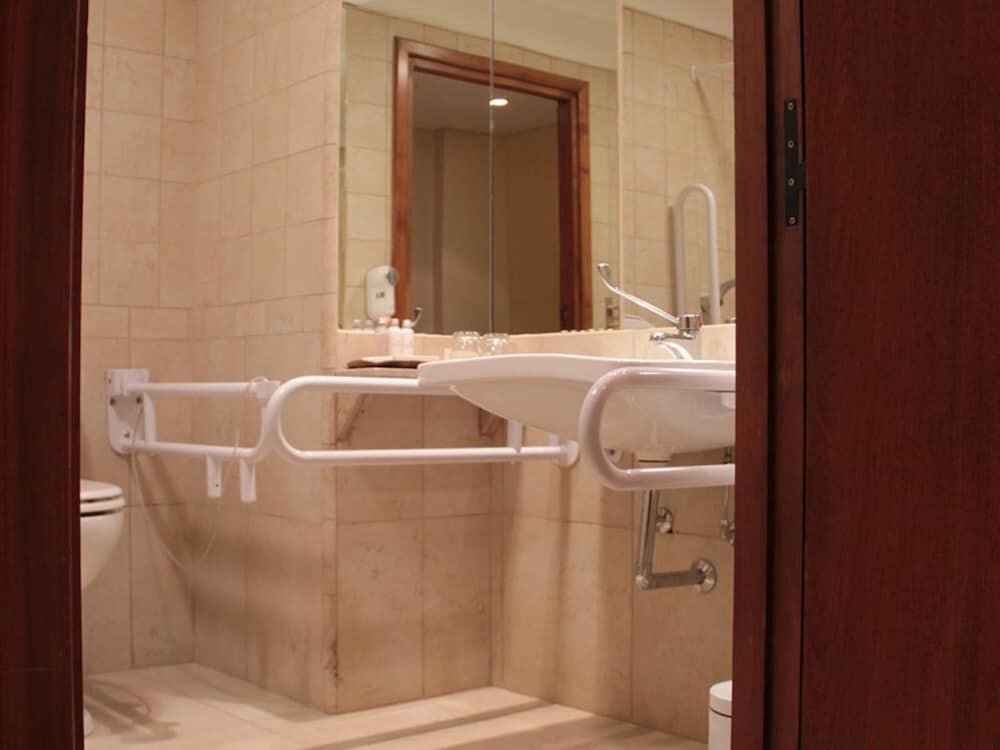 Premium Double or Twin Room, Bathtub Grab Bars, Canal View (Beagle)