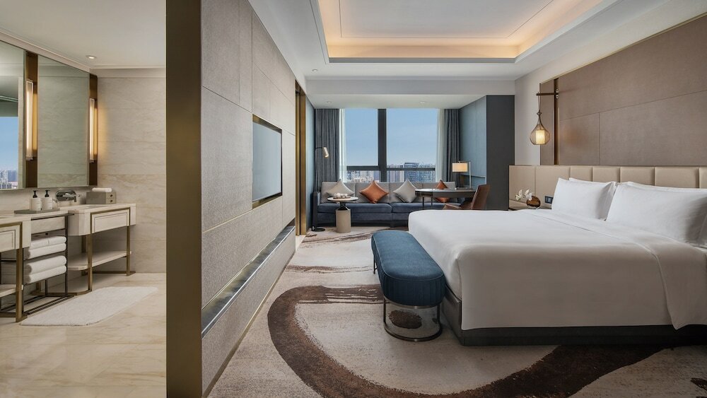 Premium Room, 1 King Bed, Club Lounge Access
