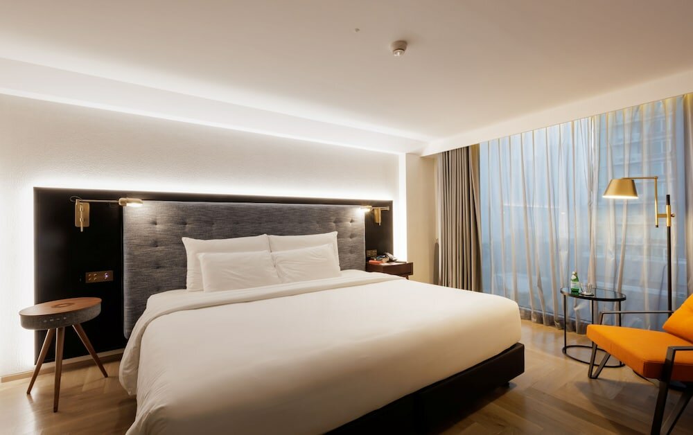 Room, 1 King Bed (Uptown)