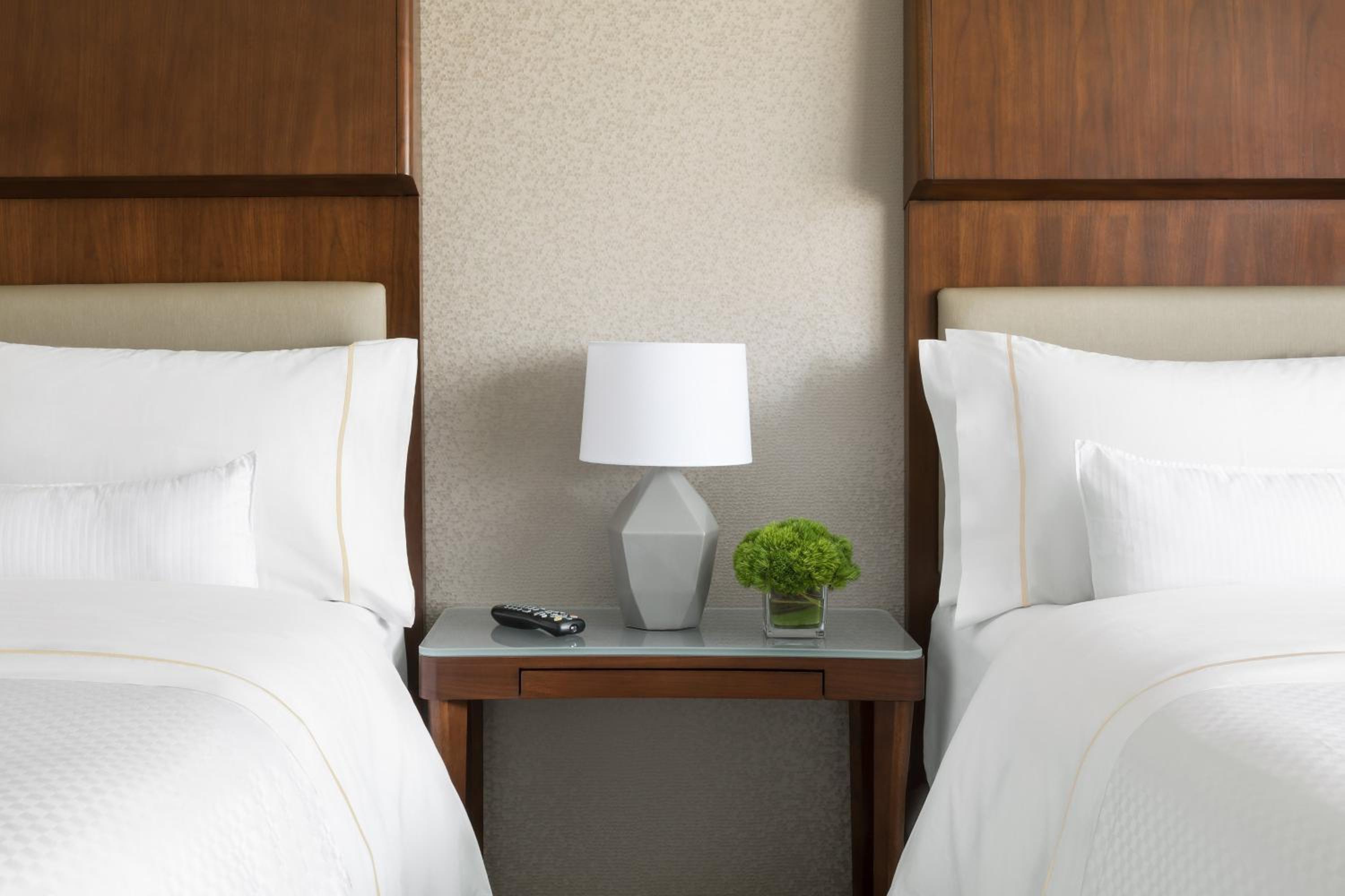 Double Room with Adapted Tub - Mobility and Hearing Accessible