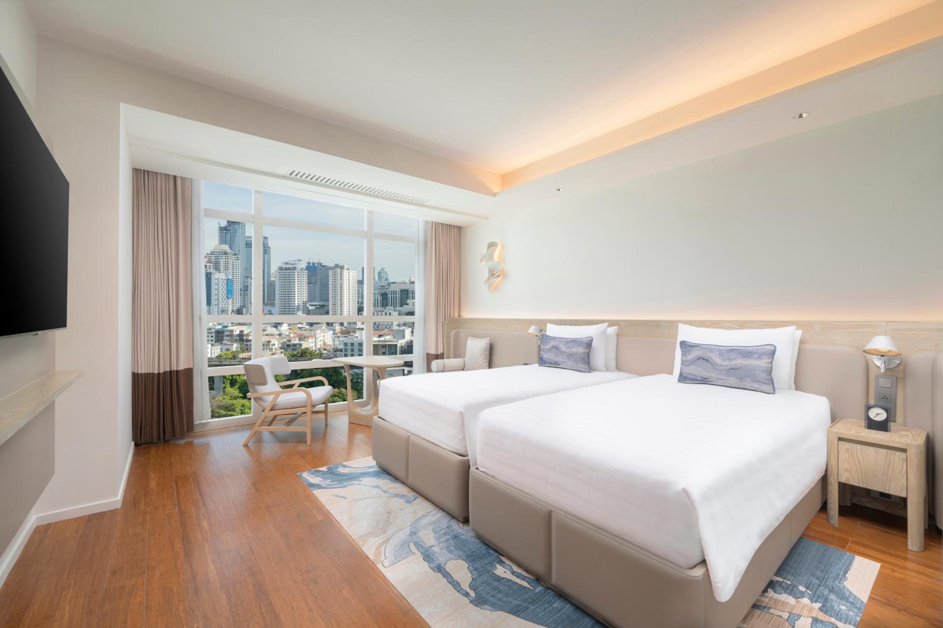 Premier Deluxe Twin Room with City View
