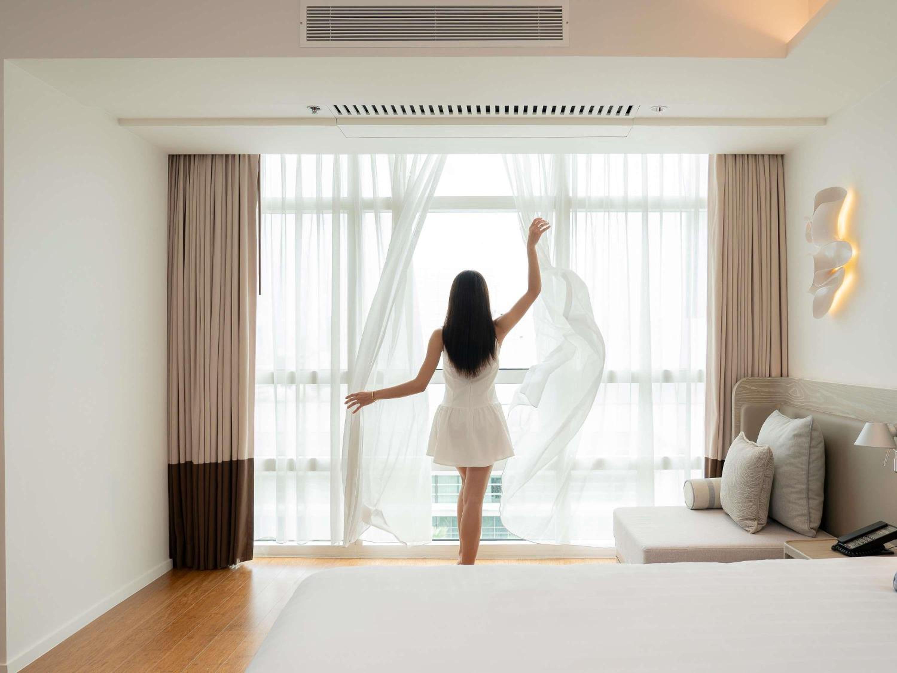 Premier Deluxe Twin Room with City View