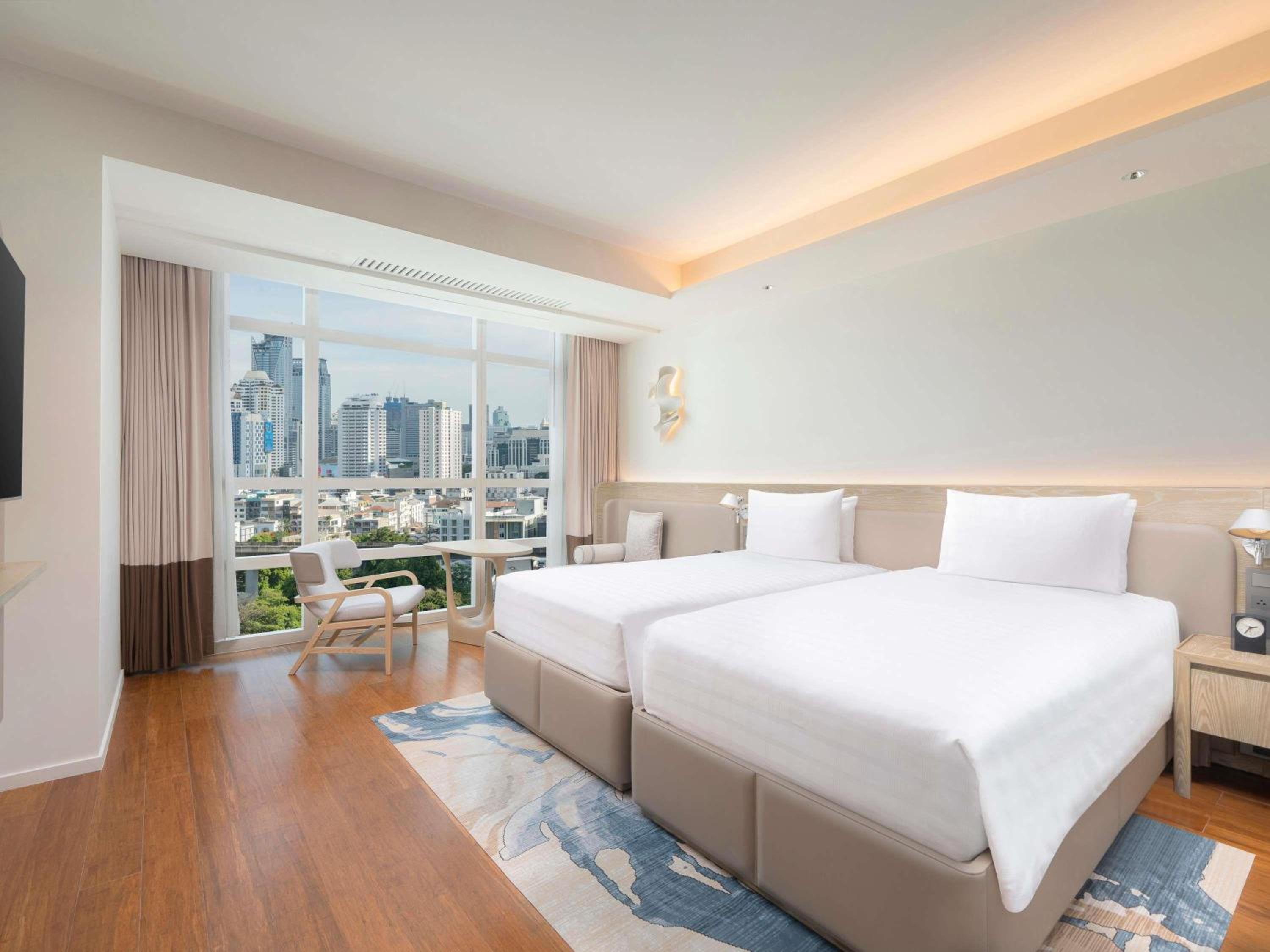 Premier Deluxe Twin Room with City View