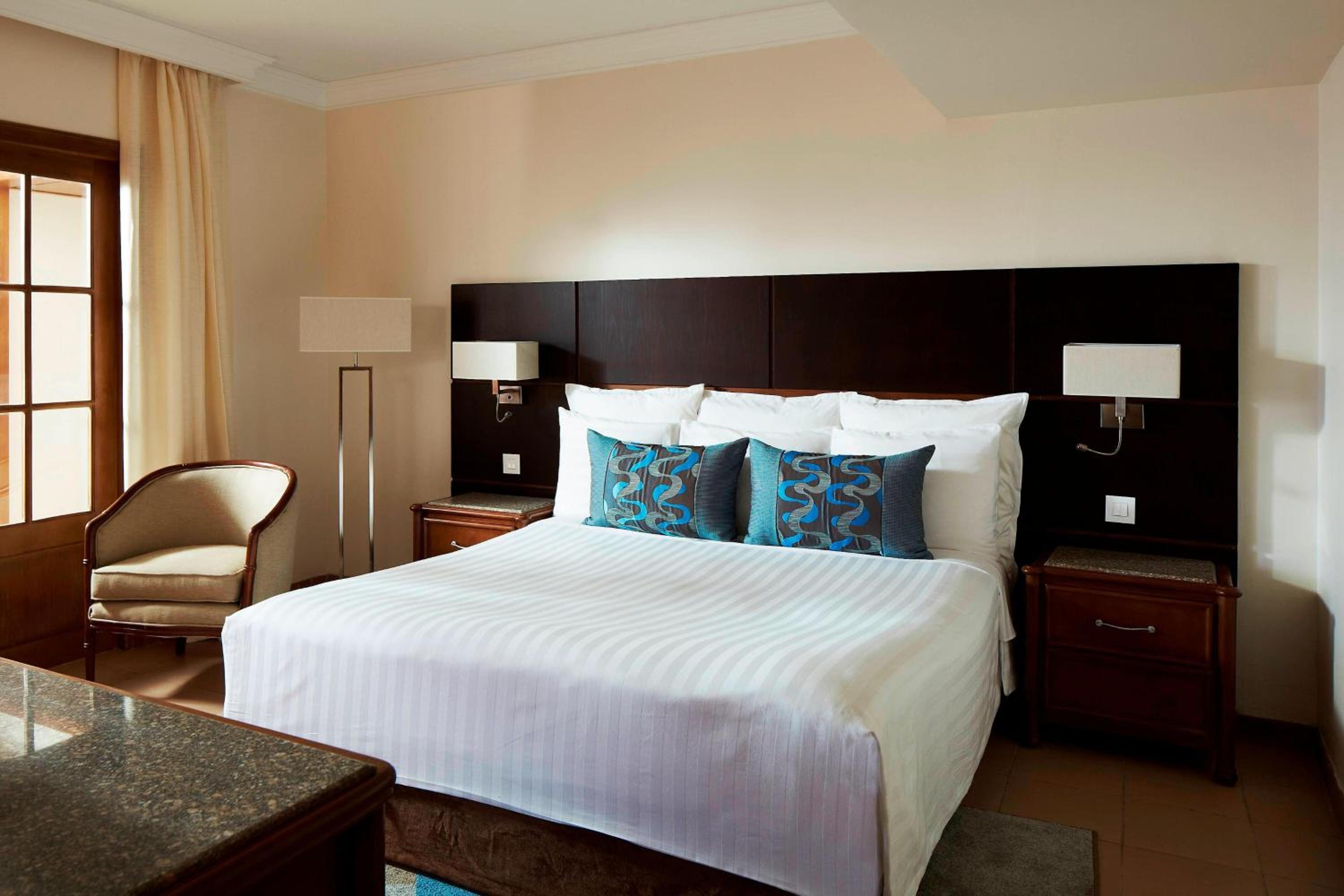 One-Bedroom Cupid King Suite with Sea View