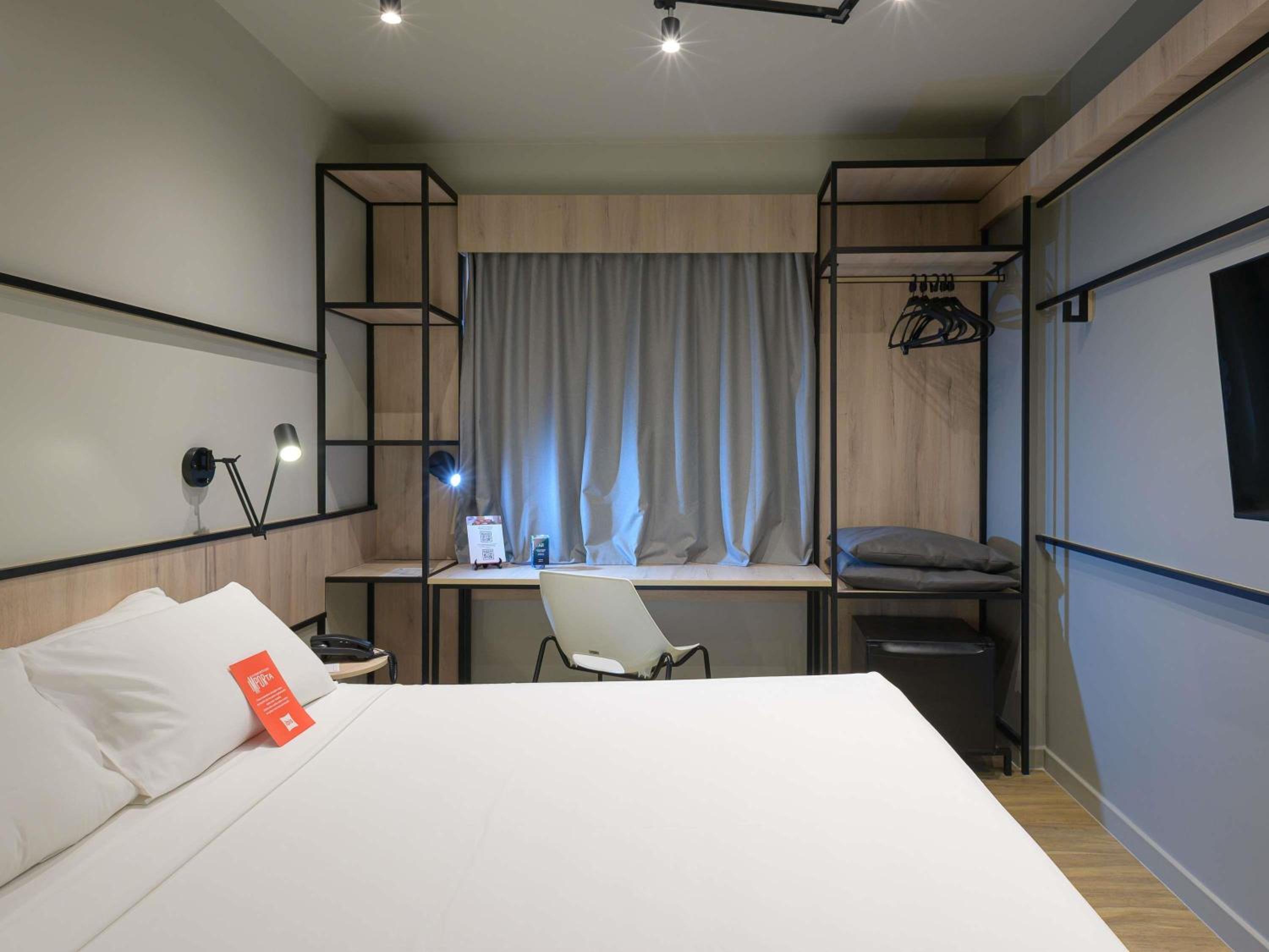 Modern Apartment with One Double Bed