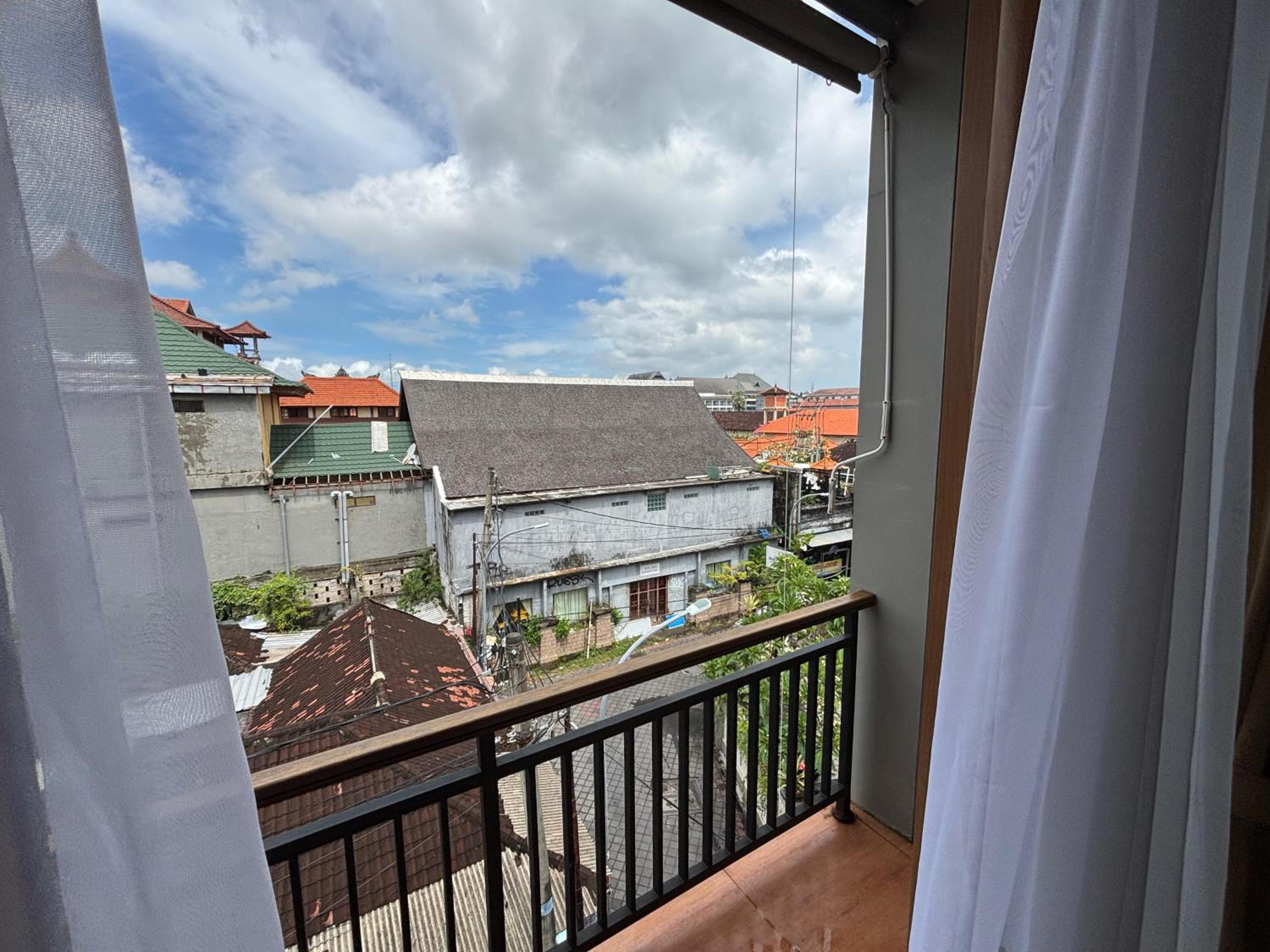 Standard Twin Room with City View