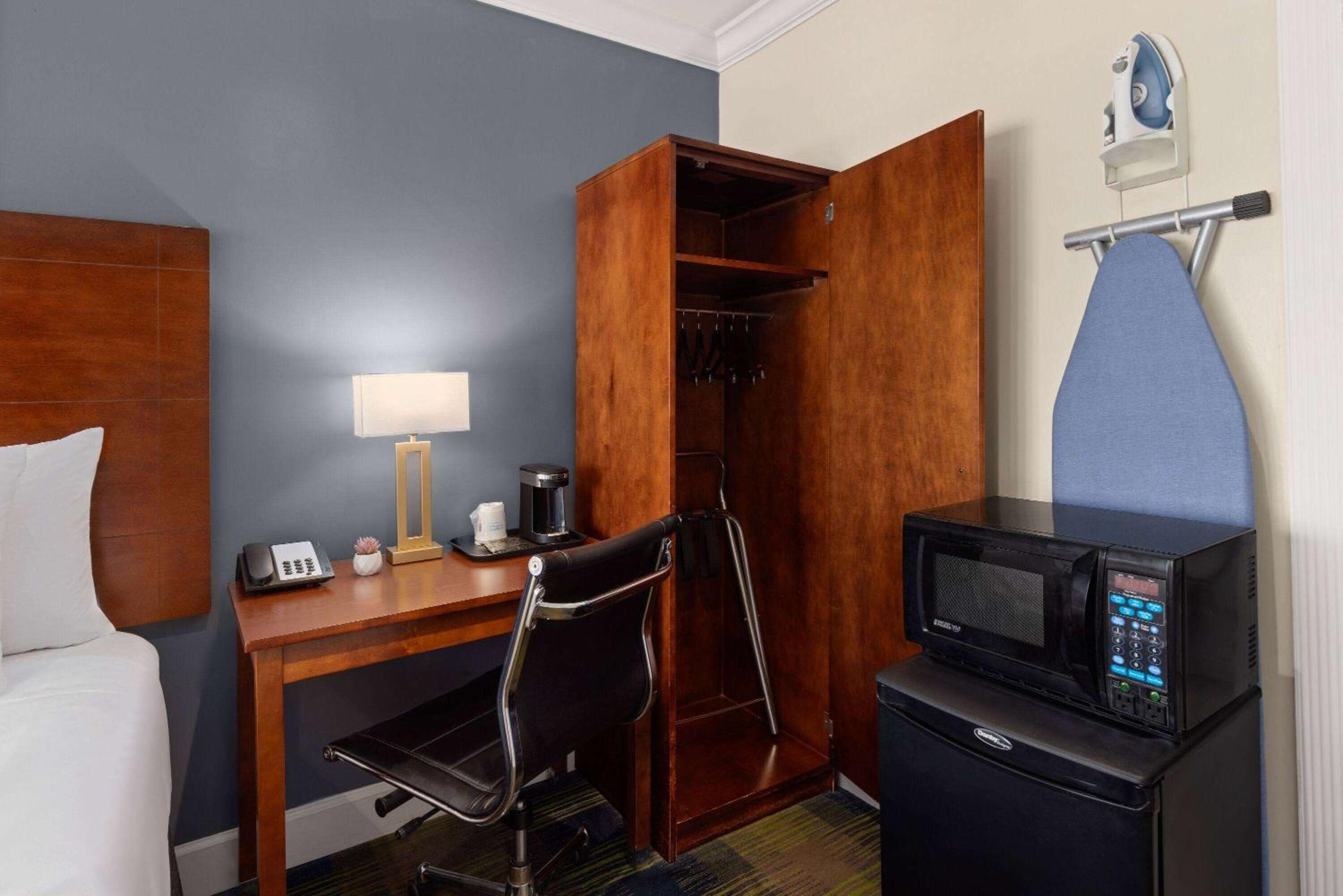 King Room - Non-Smoking