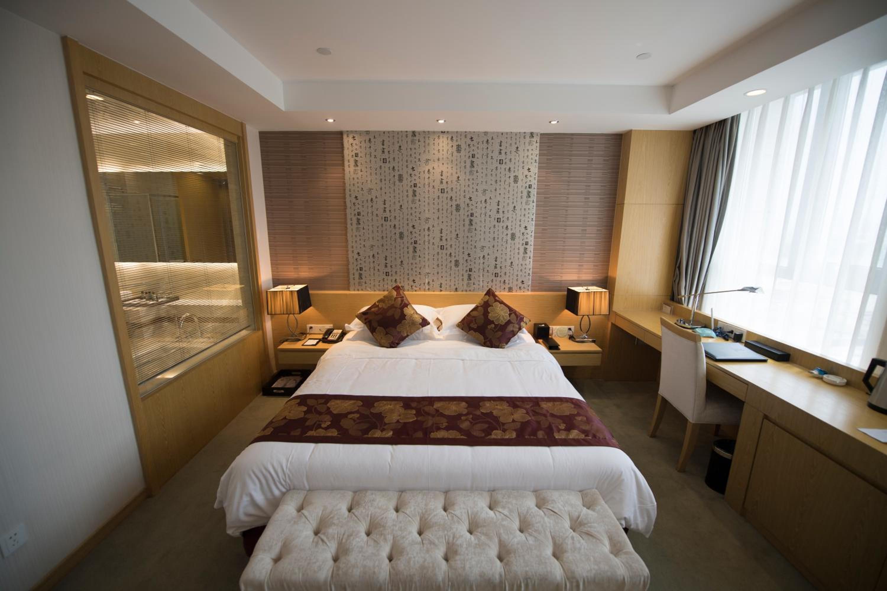Superior Queen Room
