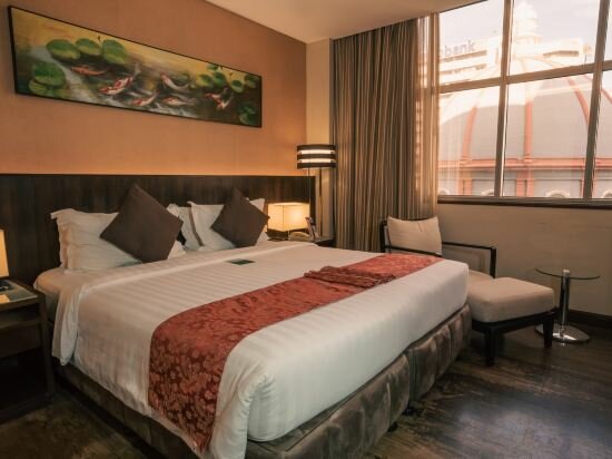 Executive King-1 King Bed