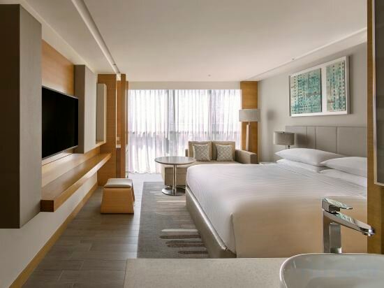 Executive Room, 1 King, M Club Lounge Access