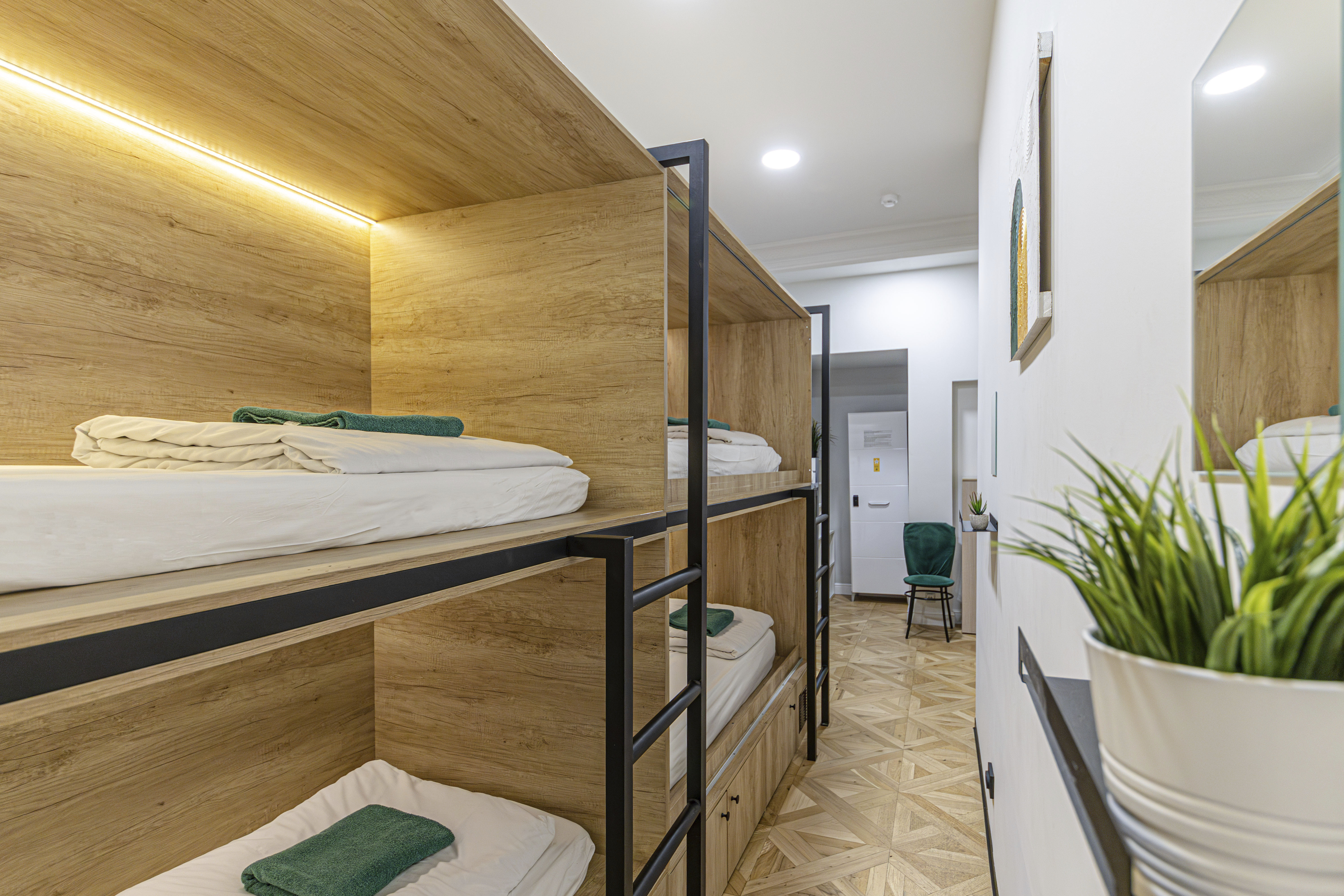 Кровать в общем 6-местном номере