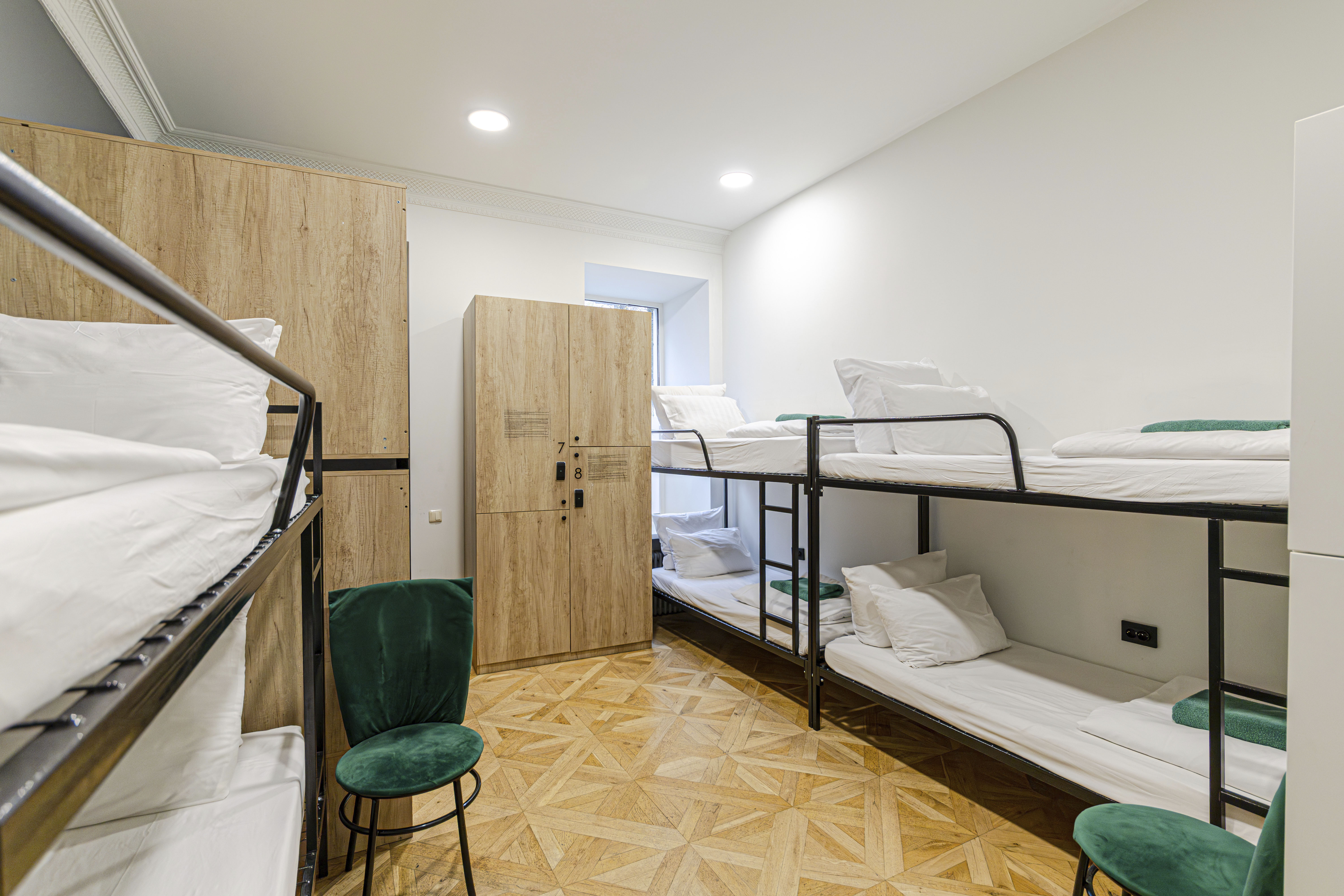 Кровать в общем 8-местном номере