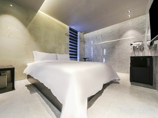 Deluxe Double Room With Cheonggye Stream View
