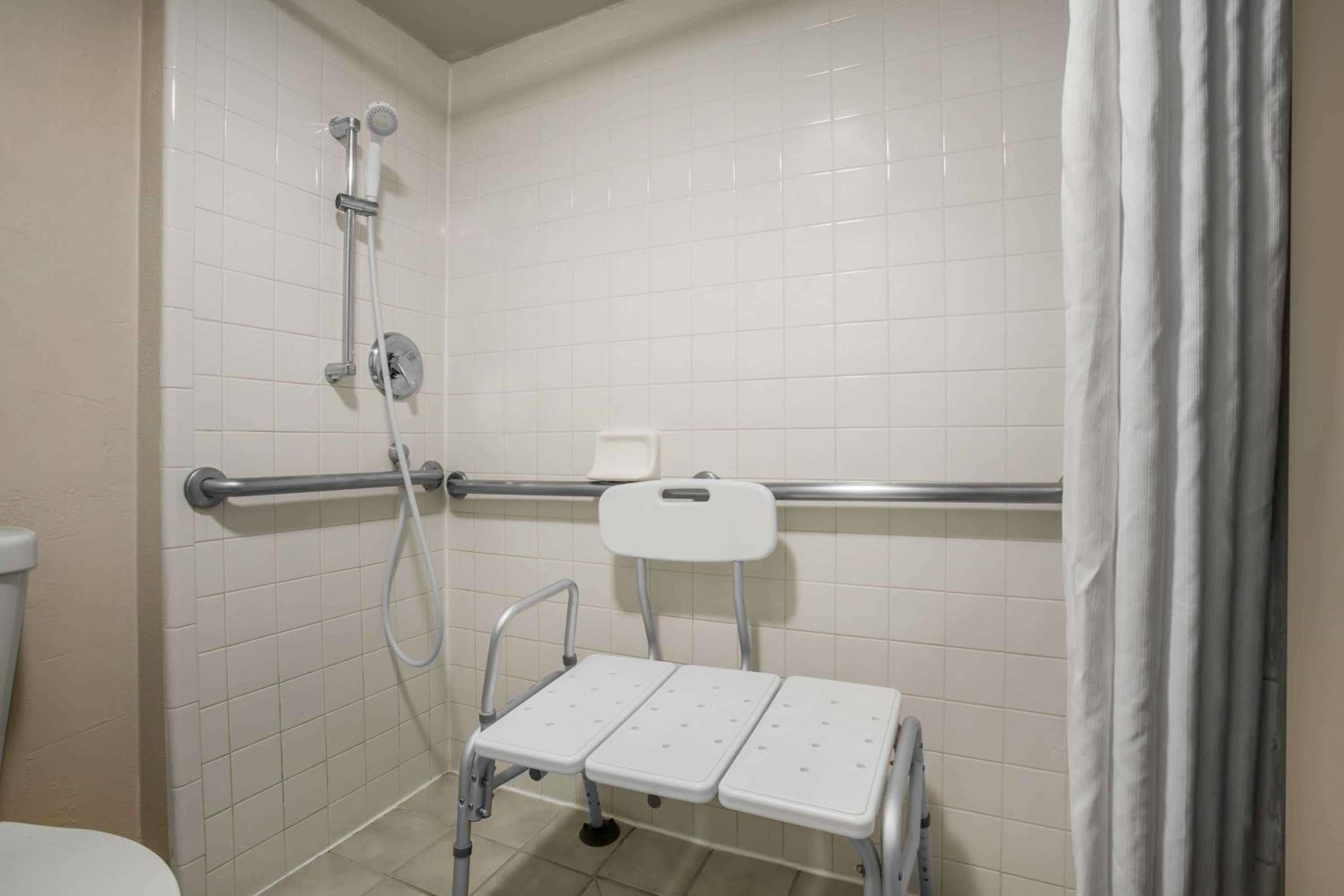 King Room - Disability Access/Non-Smoking