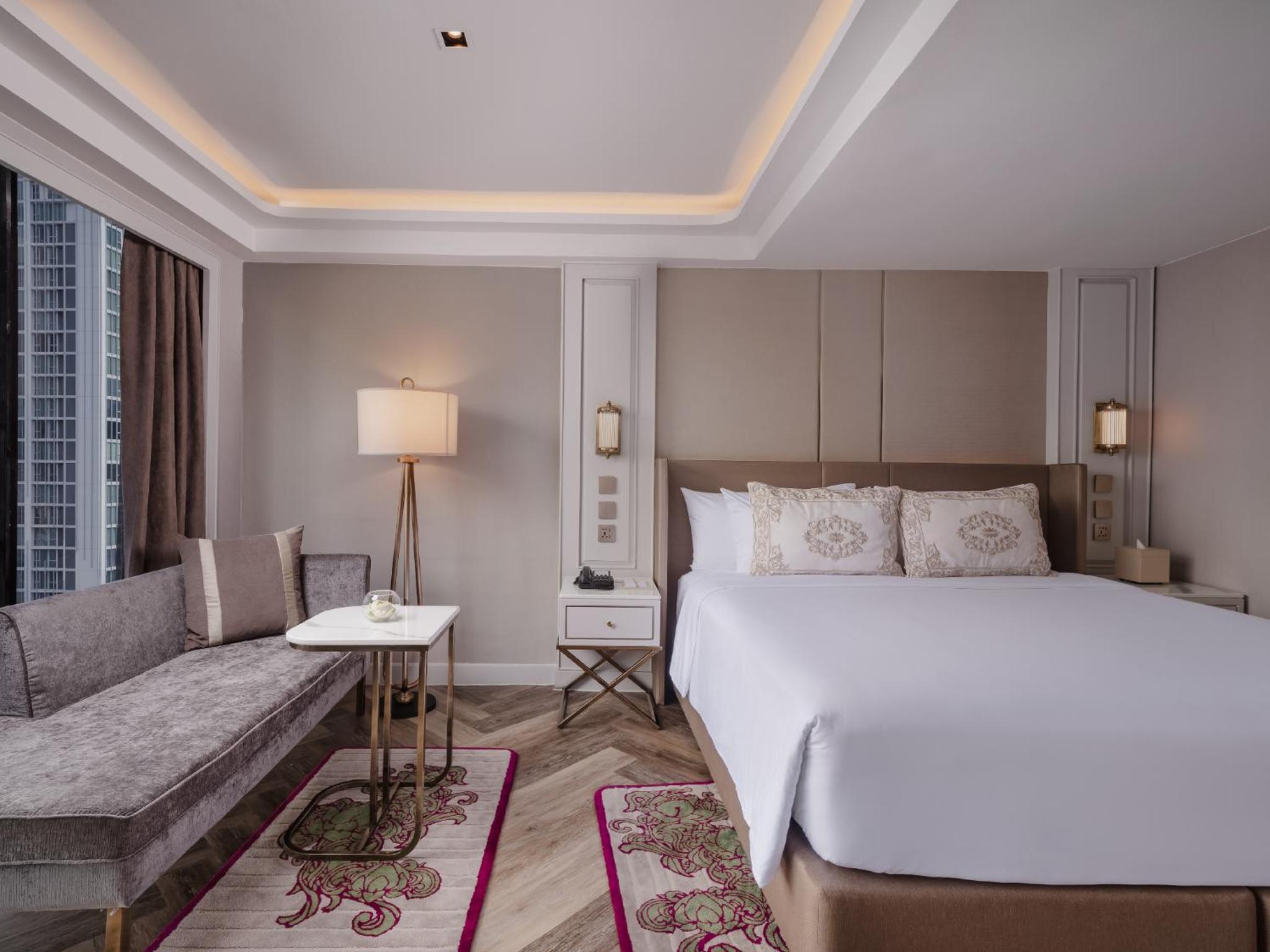 Aira Suite with Club Lounge Access