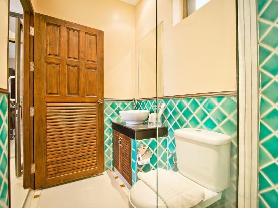 Villa 2 Private Pool With Jacuzzi Four Bedroom Non Smoking