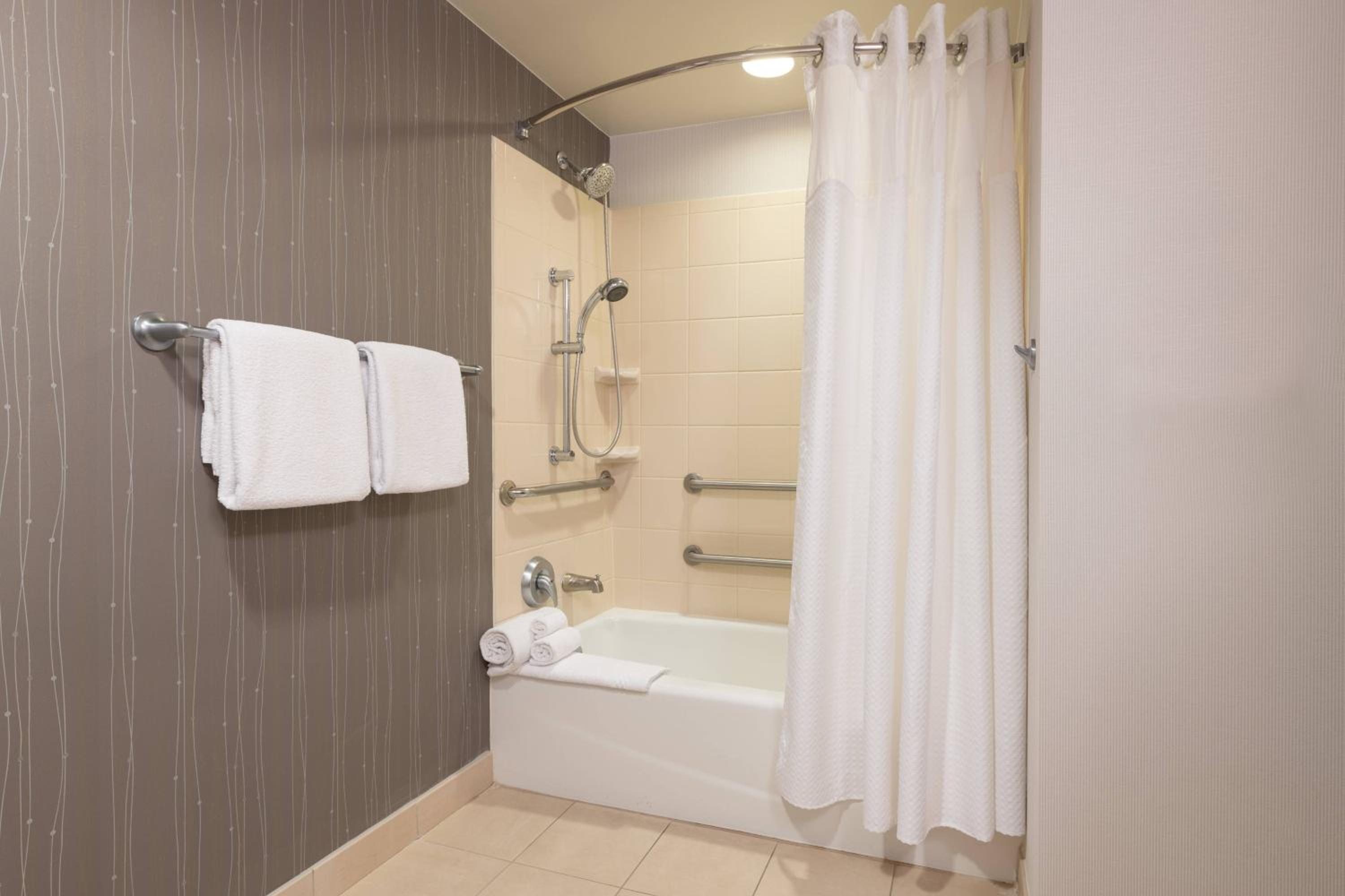 Guest room, 1 King (Mobility and Hearing Accessible w/Tub)