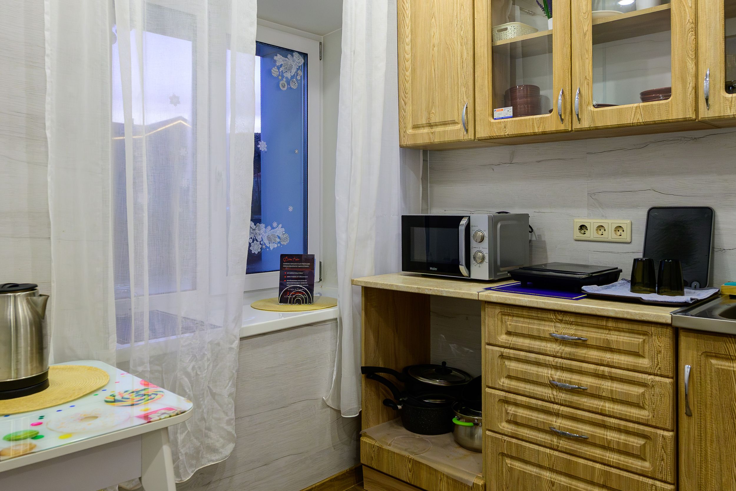 Стандартный номер с 2 односпальными кроватями и диваном