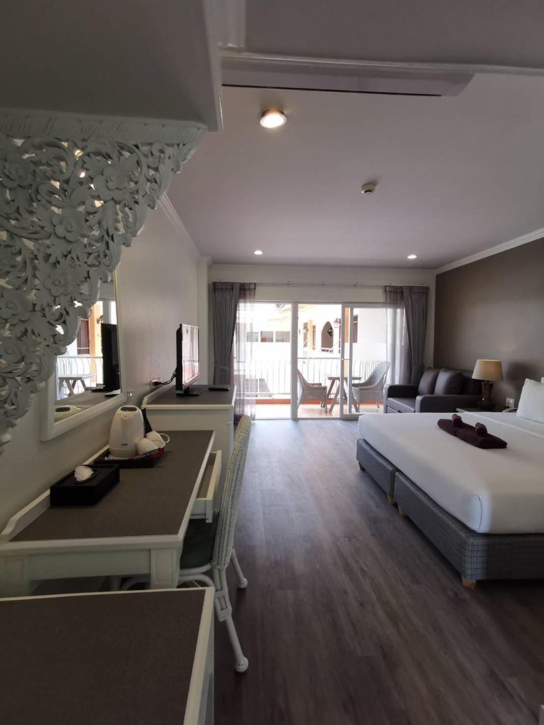 King Room with Pool View