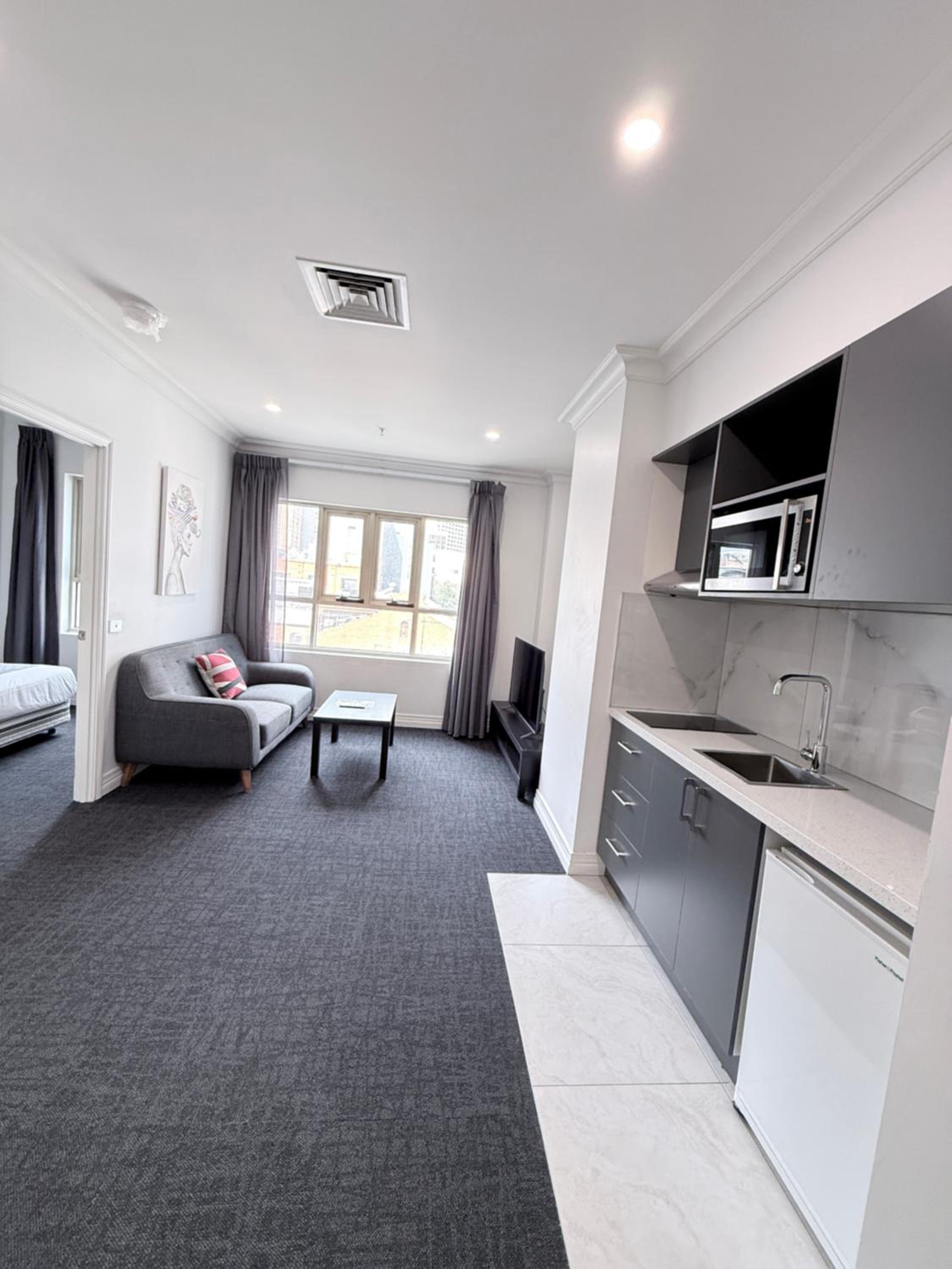 Superior Deluxe King Apartment - Non-Smoking