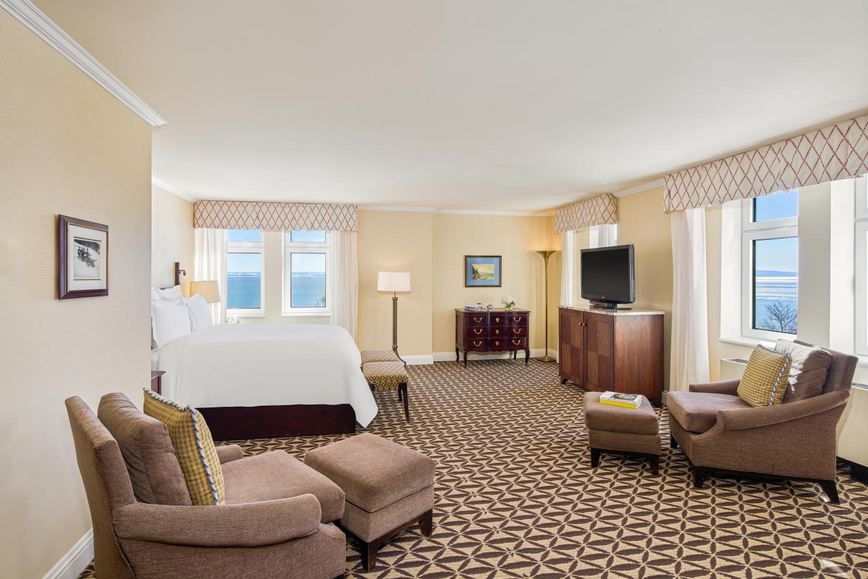 Deluxe King Room with View