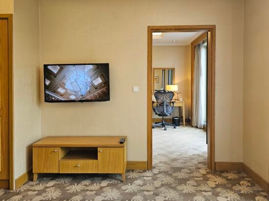 King Bed Suite With Living Room & Balcony