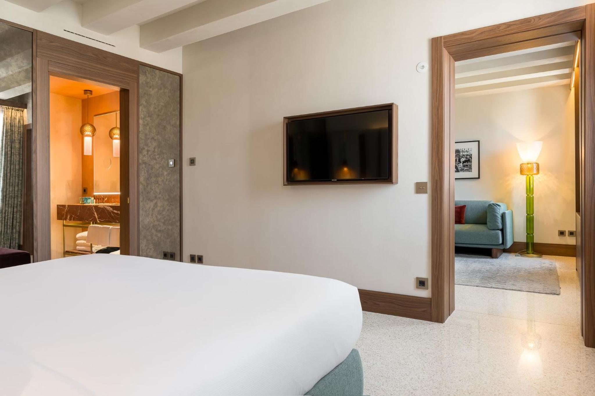 Executive Suite with Canal View