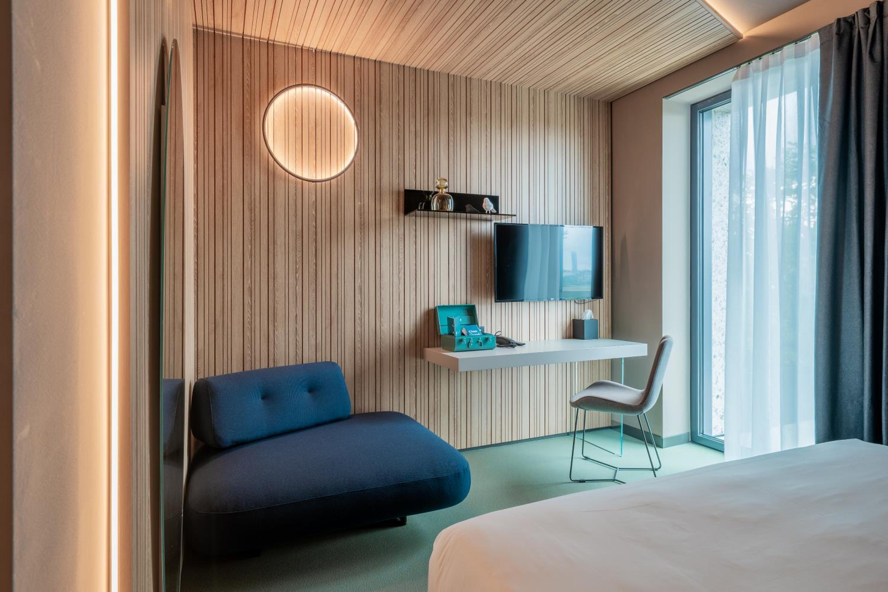 Wizard - King Size Bed - FREE MINIBAR