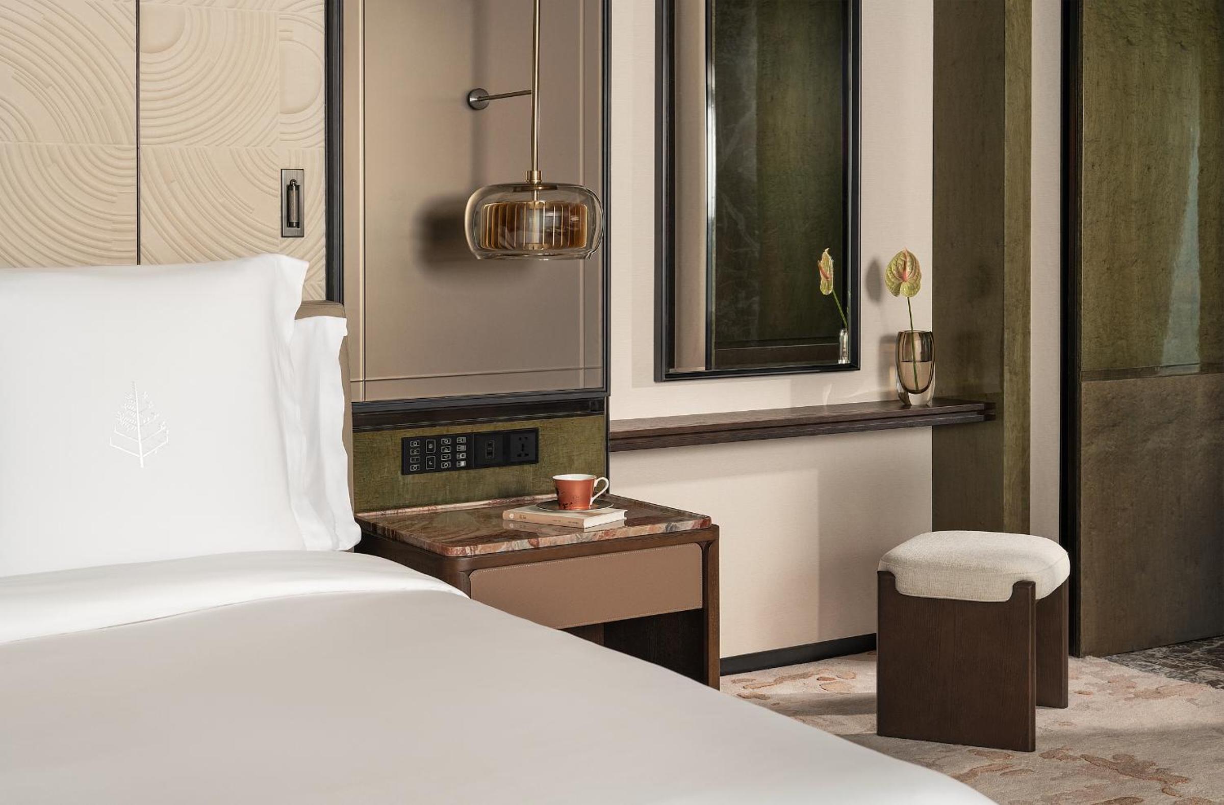 Skyline City View Room With Windowside Bathtub King