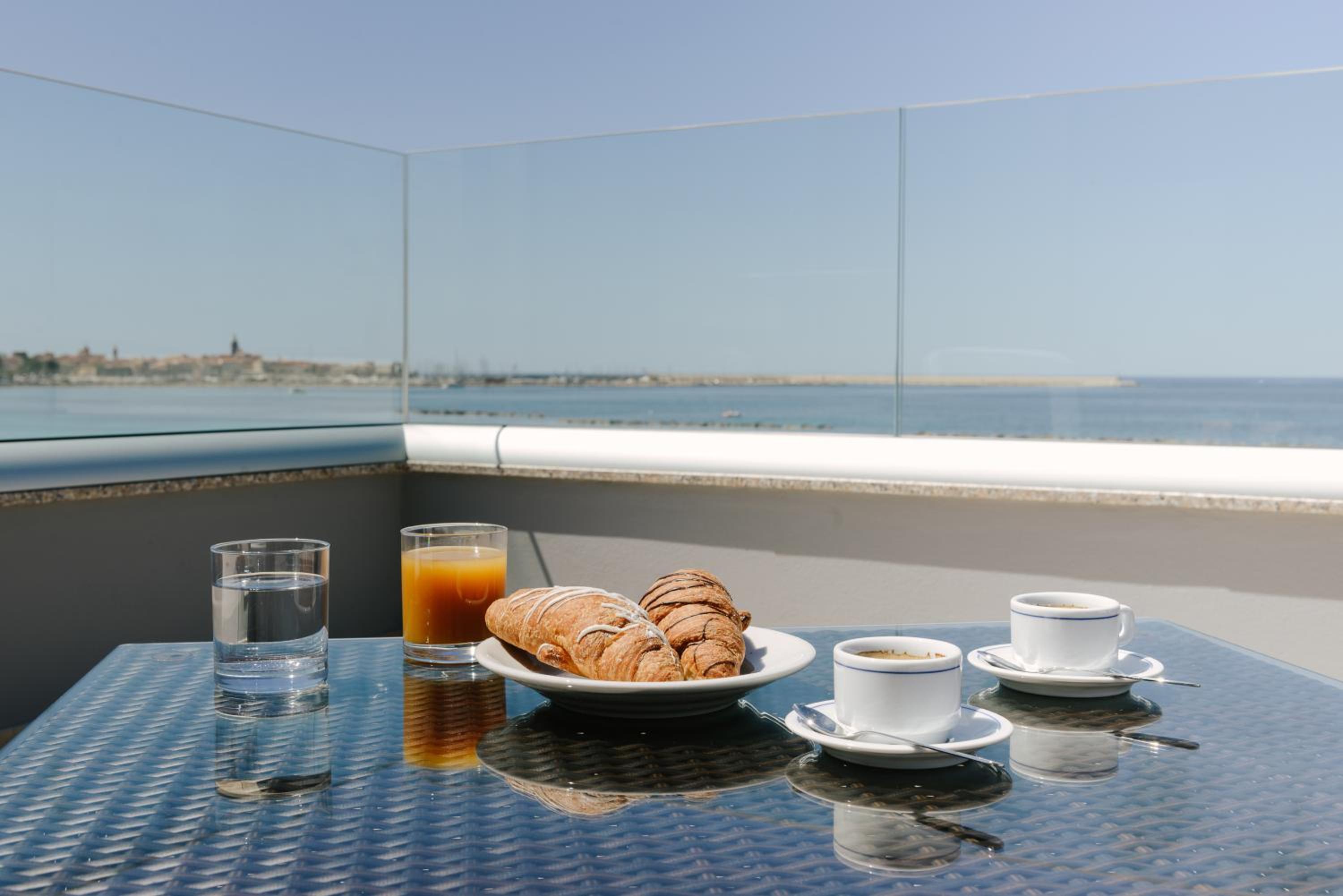 Superior Two-Bedroom Apartment with Terrace and Sea View