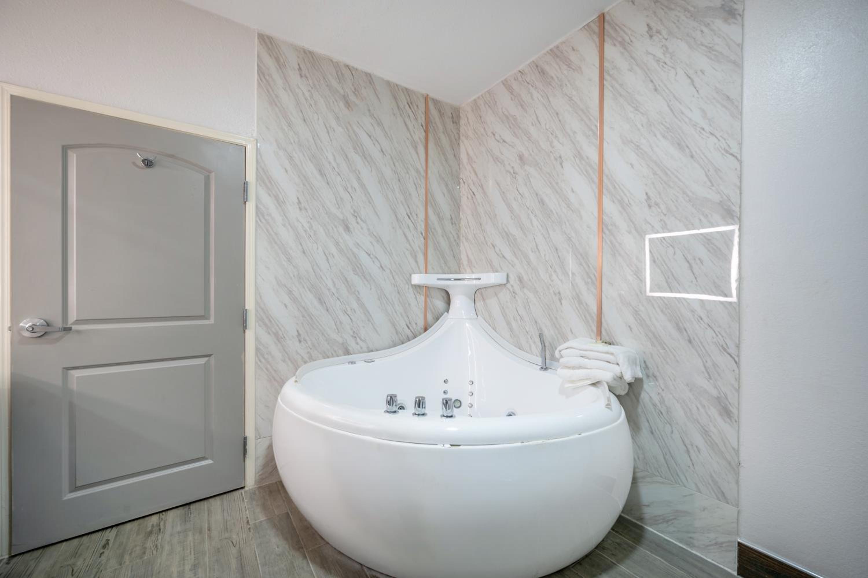 Superior King Suite - Non-smoking