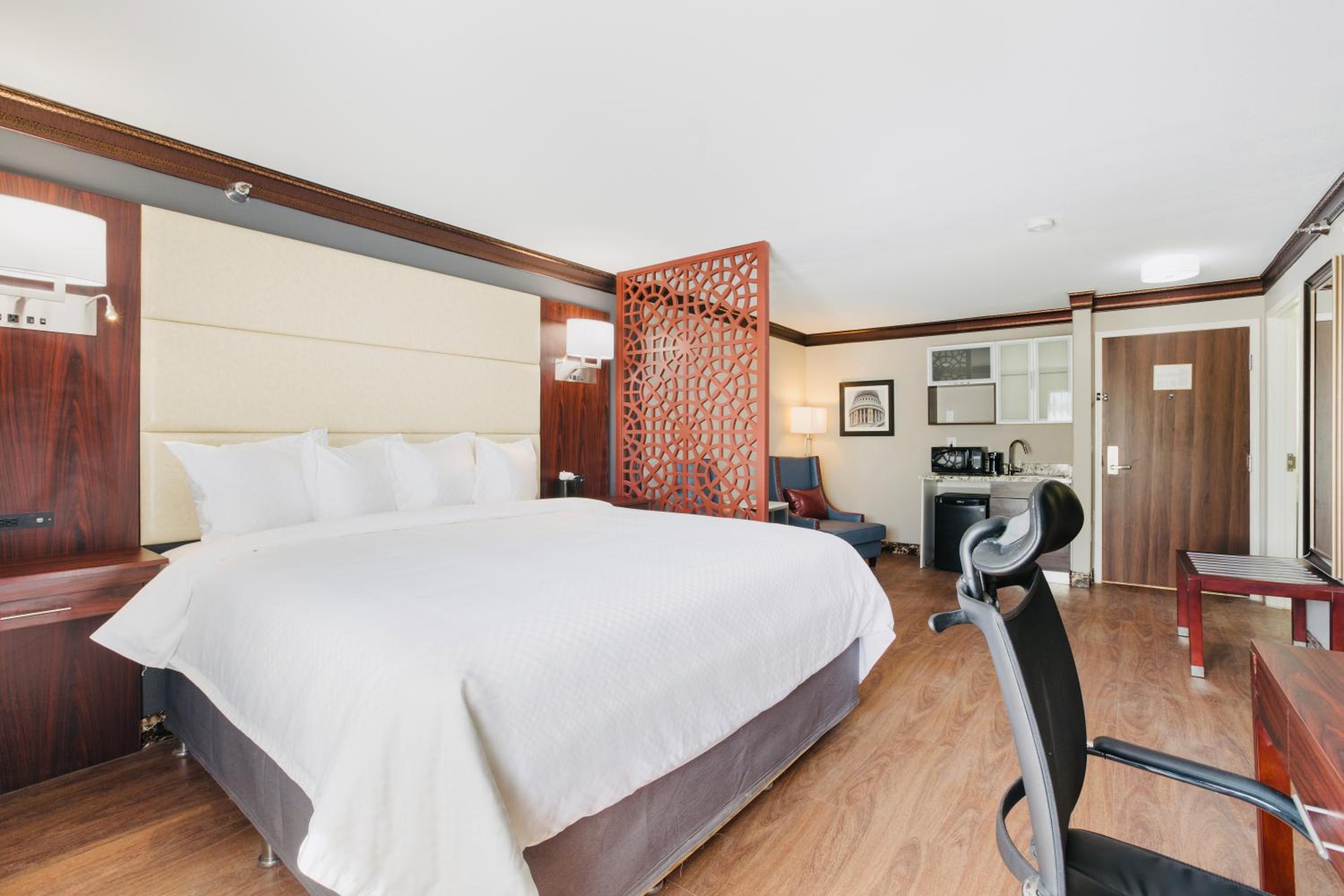 King Suite with Whirlpool - Non-smoking