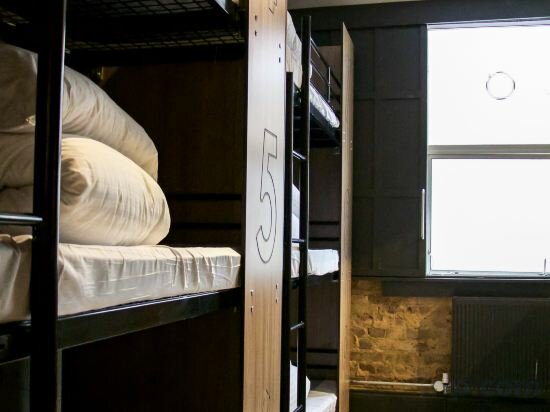 Private Premier 9 Beds Dormitory